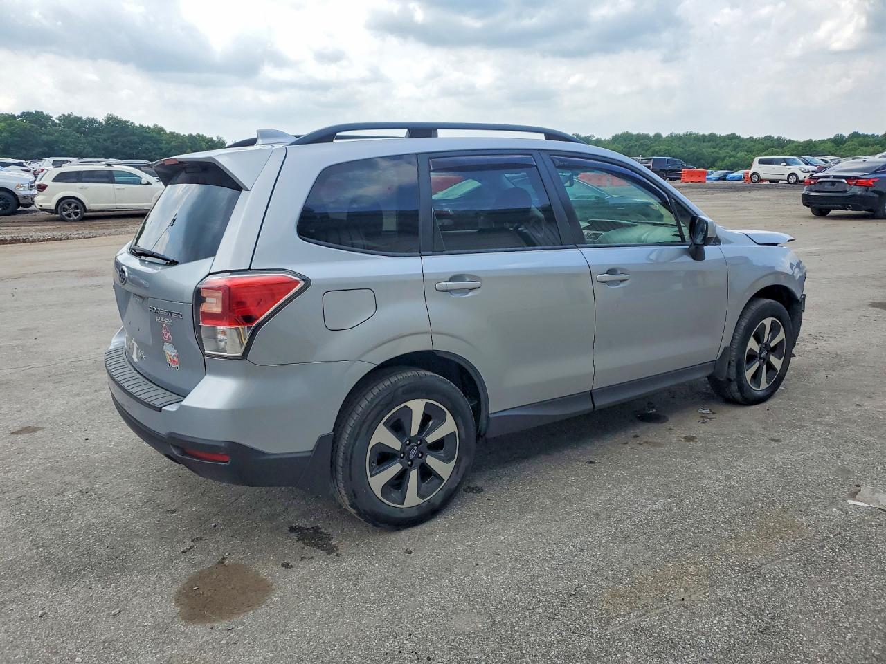 2017 Subaru Forester 2.5i Premium Silver vin: JF2SJAEC5HH409351