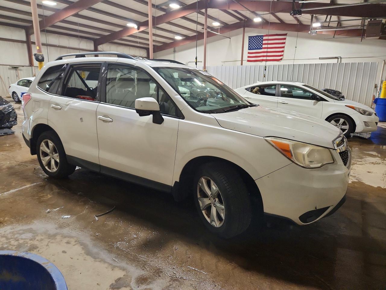 2014 Subaru Forester 2.5i Premium Белый vin: JF2SJAEC6EH421021