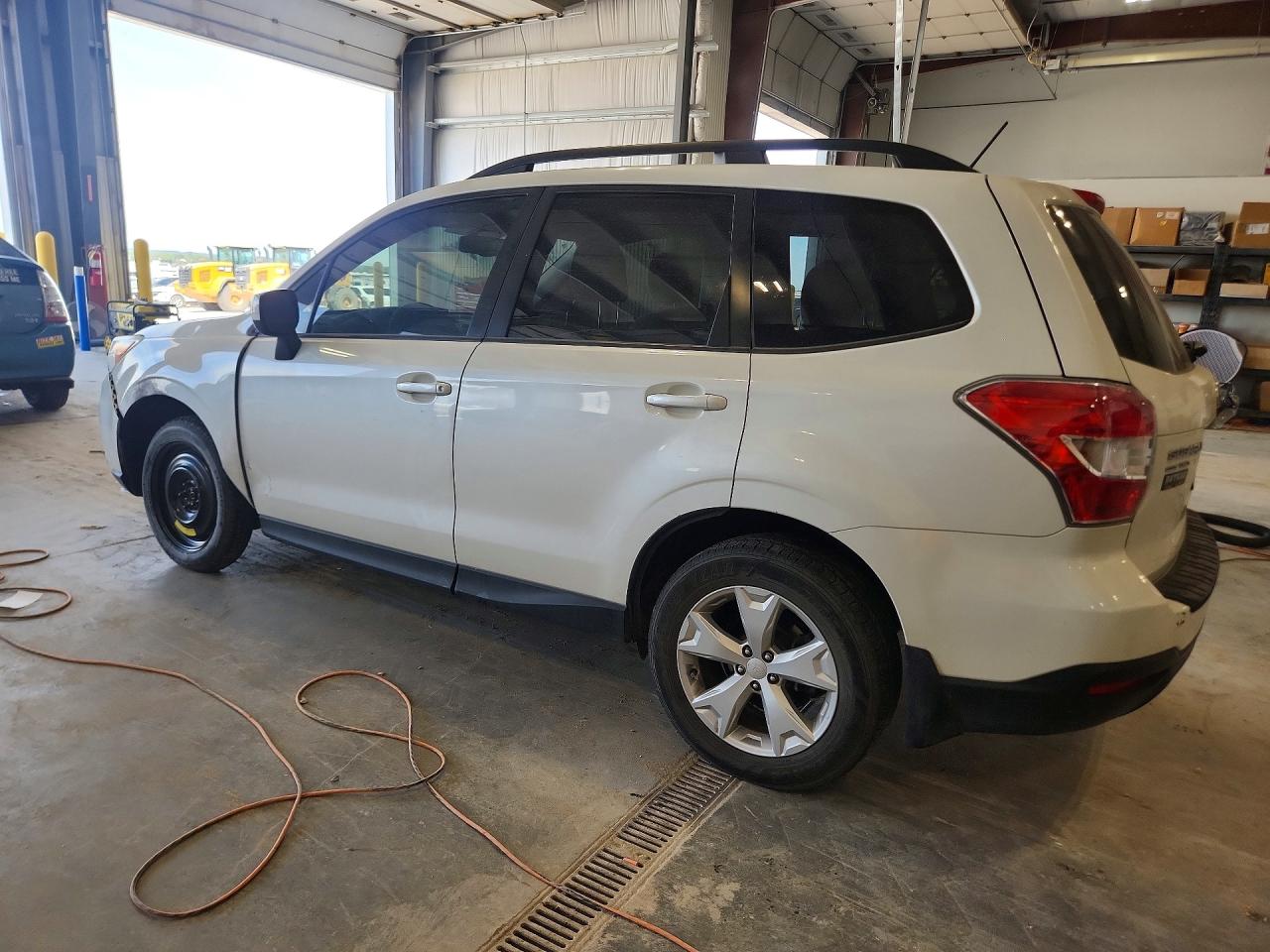 2014 Subaru Forester 2.5i Premium White vin: JF2SJAEC6EH439440