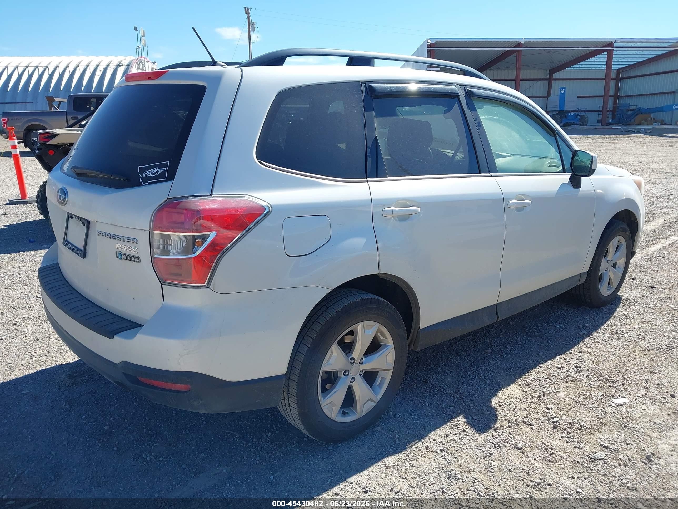 2014 Subaru Forester 2.5i Premium White vin: JF2SJAEC6EH460160