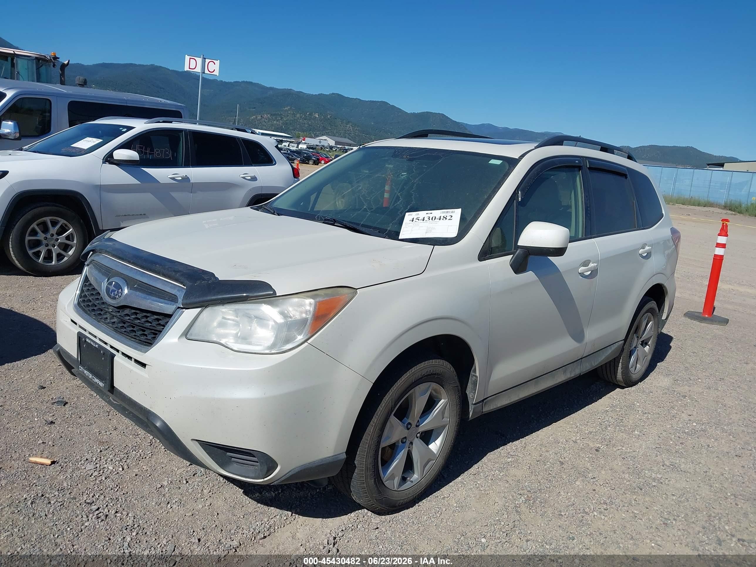 2014 Subaru Forester 2.5i Premium White vin: JF2SJAEC6EH460160
