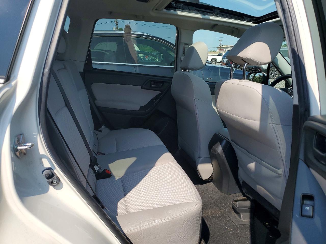 2014 Subaru Forester 2.5i Premium White vin: JF2SJAEC6EH550604