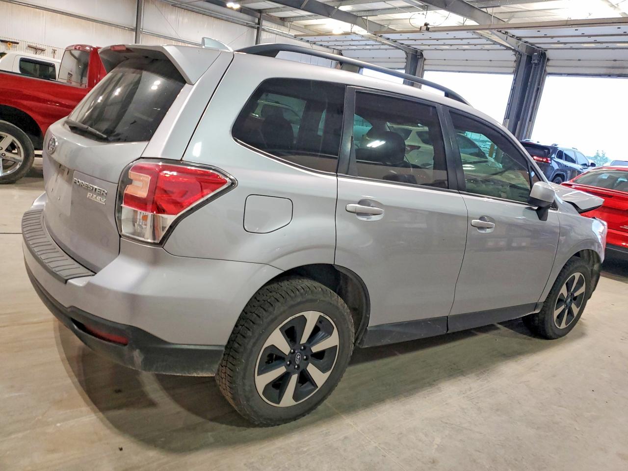 2017 Subaru Forester 2.5i Premium Silver vin: JF2SJAEC6HH511015