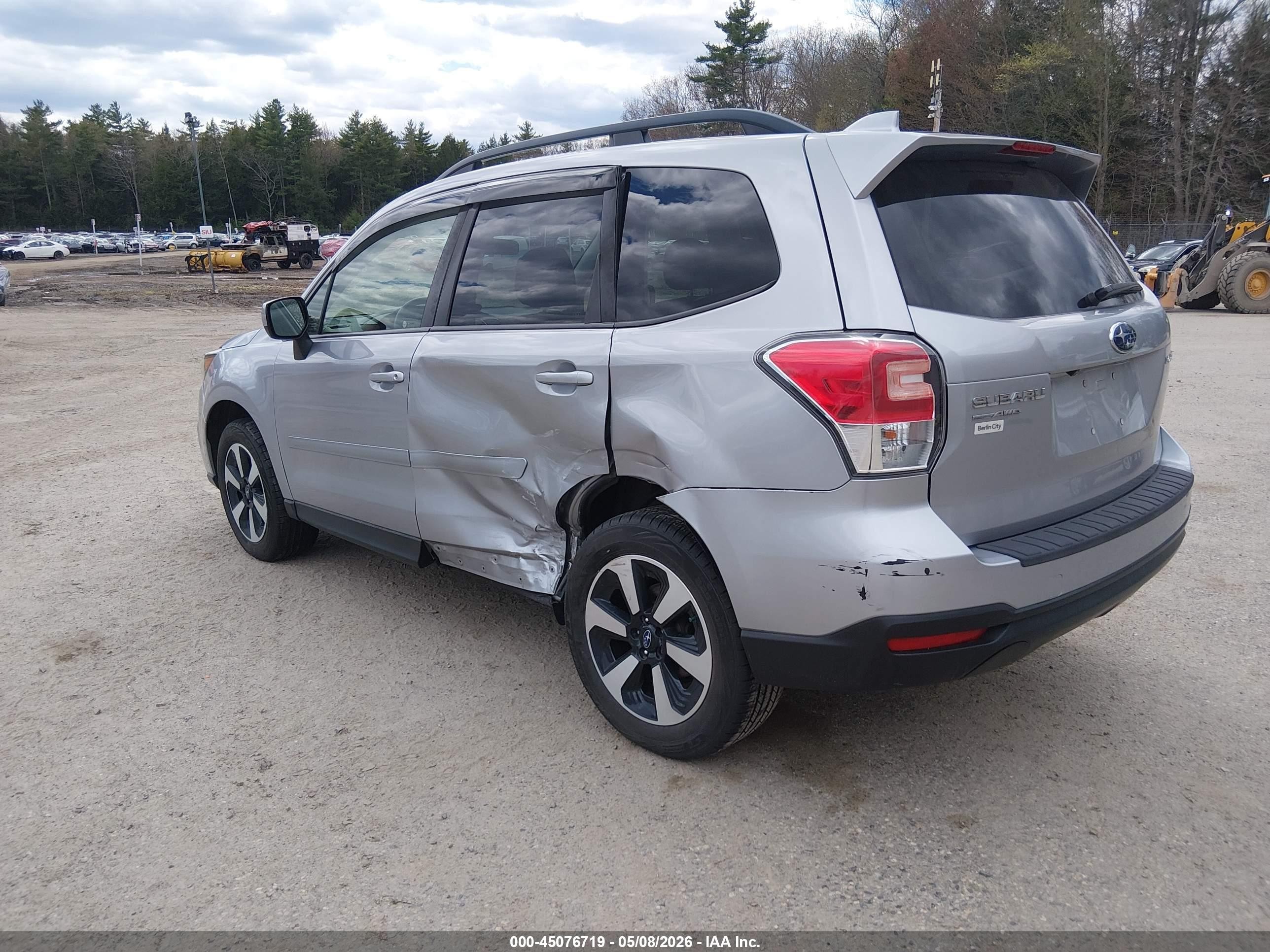 2018 Subaru Forester 2.5i Premium Silver vin: JF2SJAEC6JH520268