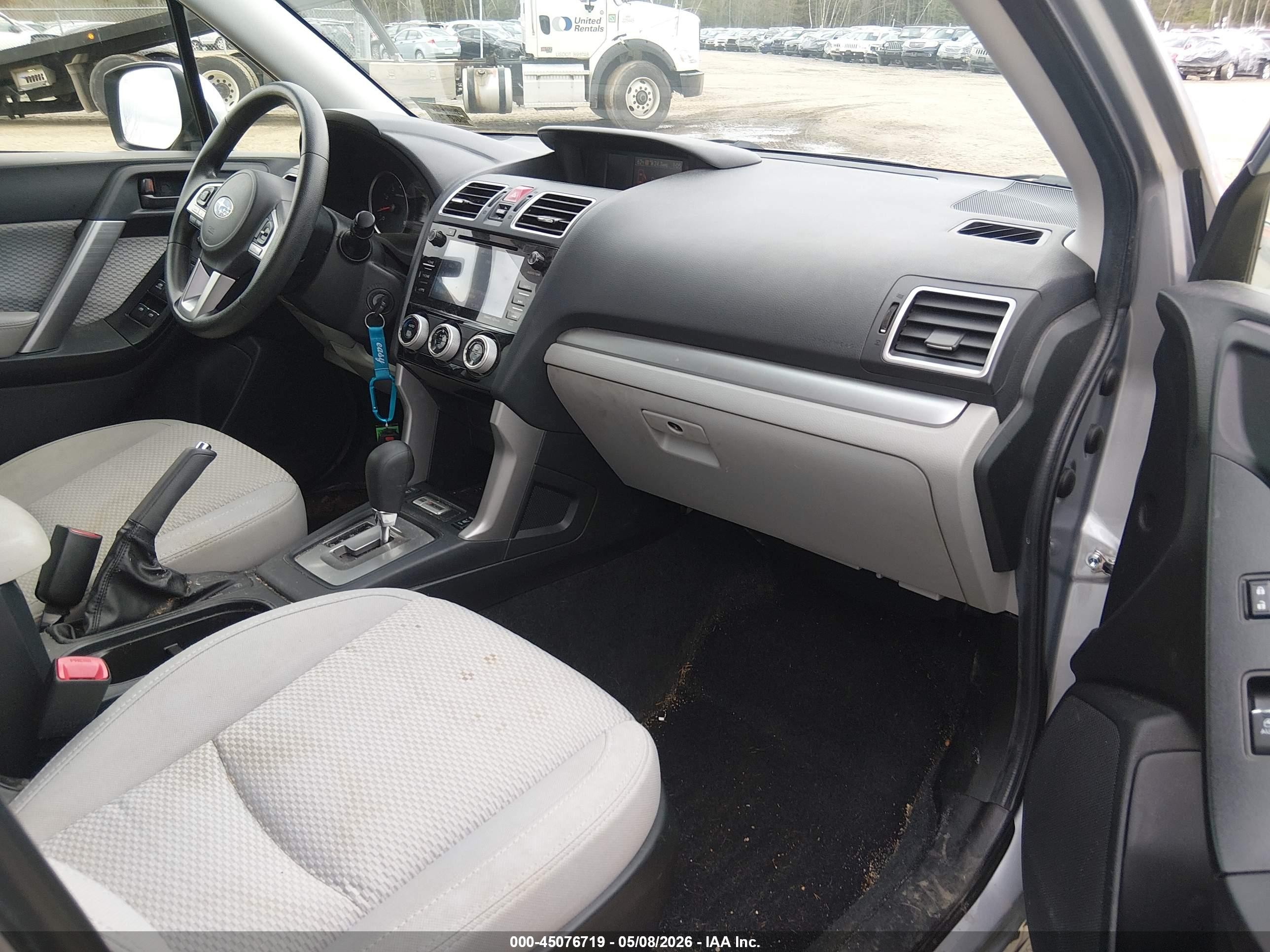 2018 Subaru Forester 2.5i Premium Silver vin: JF2SJAEC6JH520268