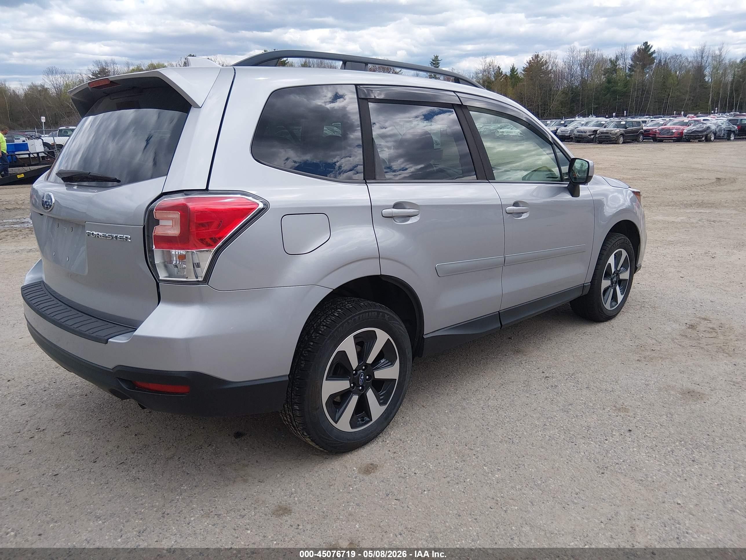 2018 Subaru Forester 2.5i Premium Silver vin: JF2SJAEC6JH520268