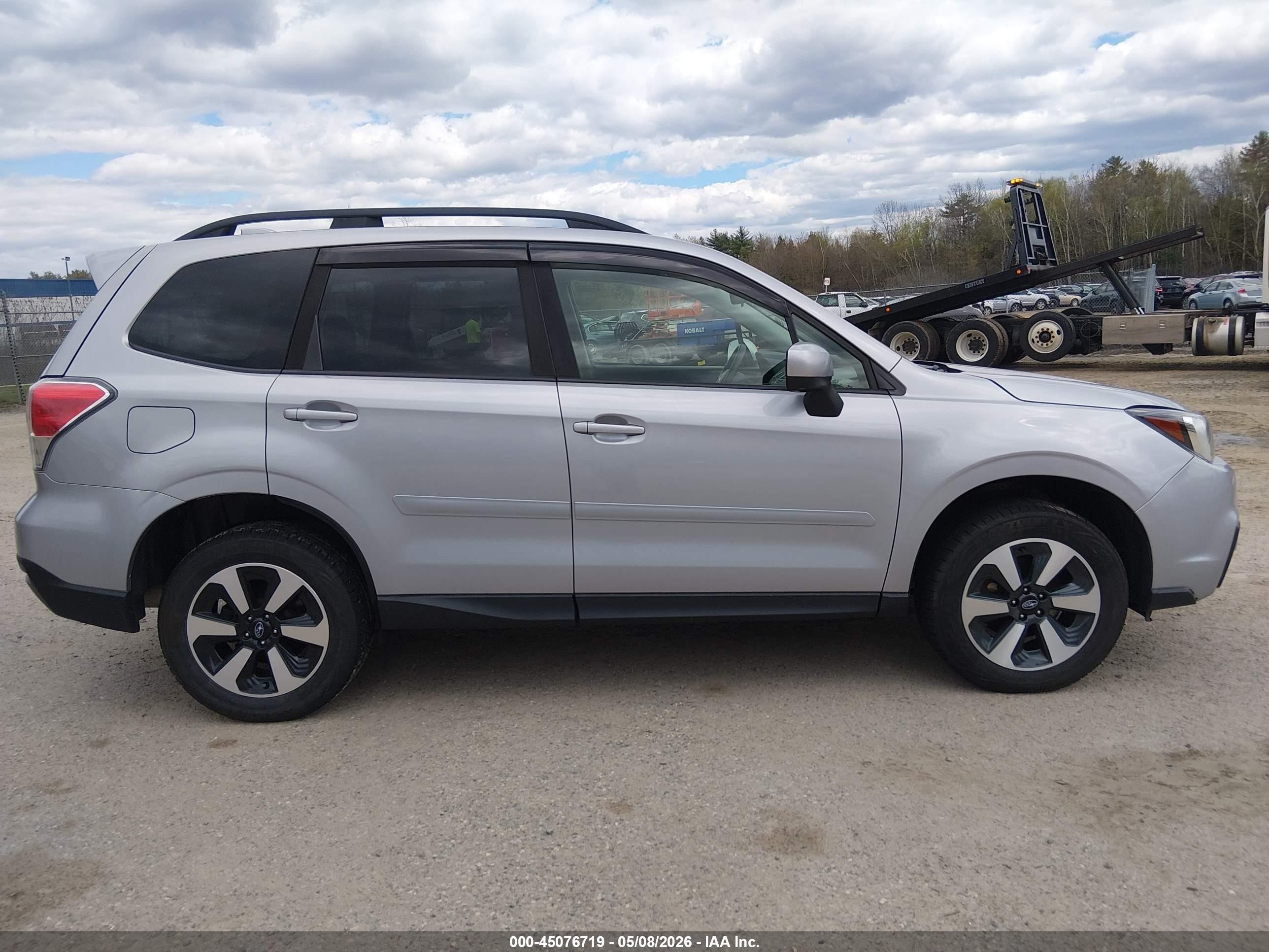 2018 Subaru Forester 2.5i Premium Silver vin: JF2SJAEC6JH520268