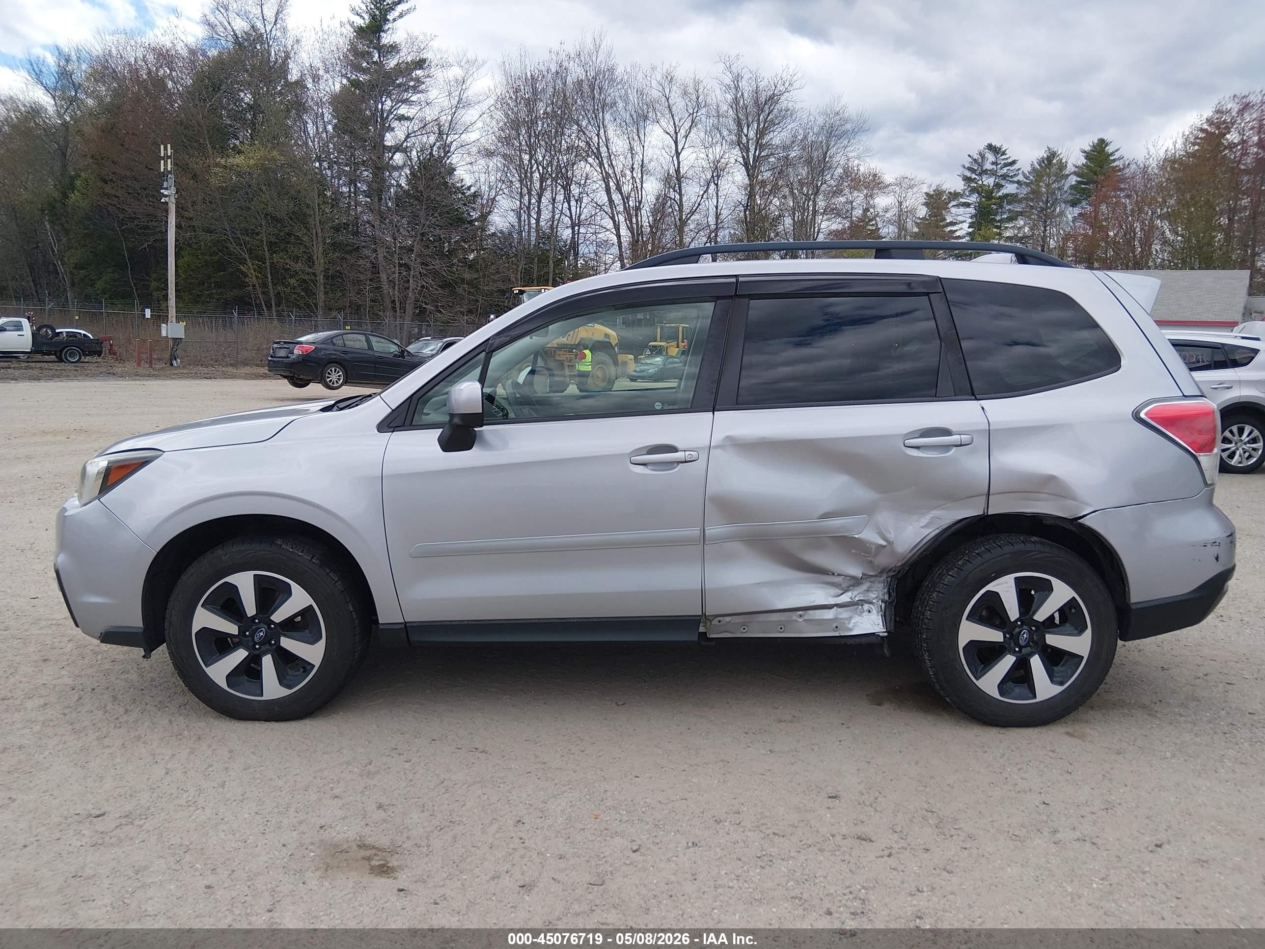 2018 Subaru Forester 2.5i Premium Silver vin: JF2SJAEC6JH520268