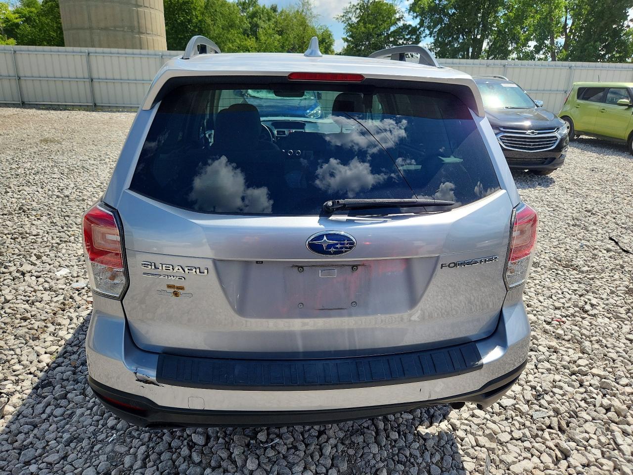 2018 Subaru Forester 2.5i Premium Silver vin: JF2SJAEC6JH572676