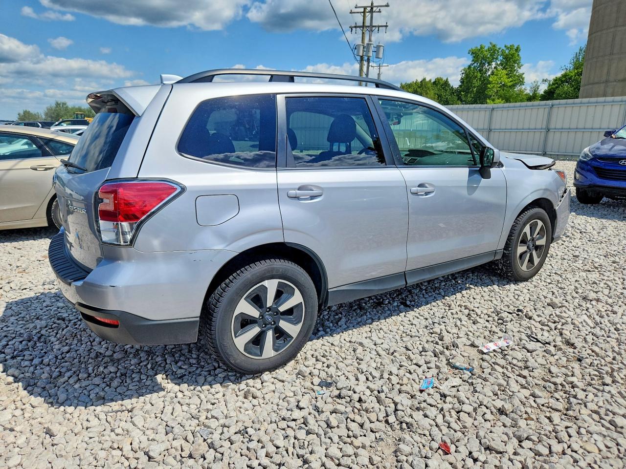 2018 Subaru Forester 2.5i Premium Silver vin: JF2SJAEC6JH572676
