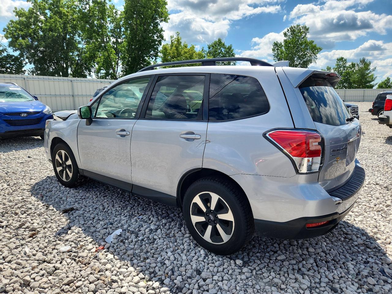 2018 Subaru Forester 2.5i Premium Silver vin: JF2SJAEC6JH572676