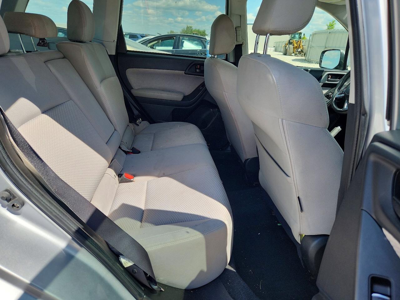 2018 Subaru Forester 2.5i Premium Silver vin: JF2SJAEC6JH572676