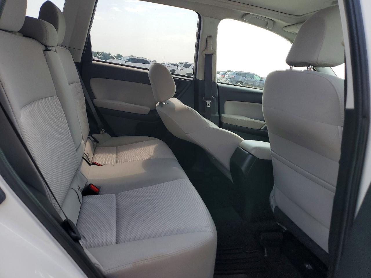 2014 Subaru Forester 2.5i Premium White vin: JF2SJAEC7EH426325