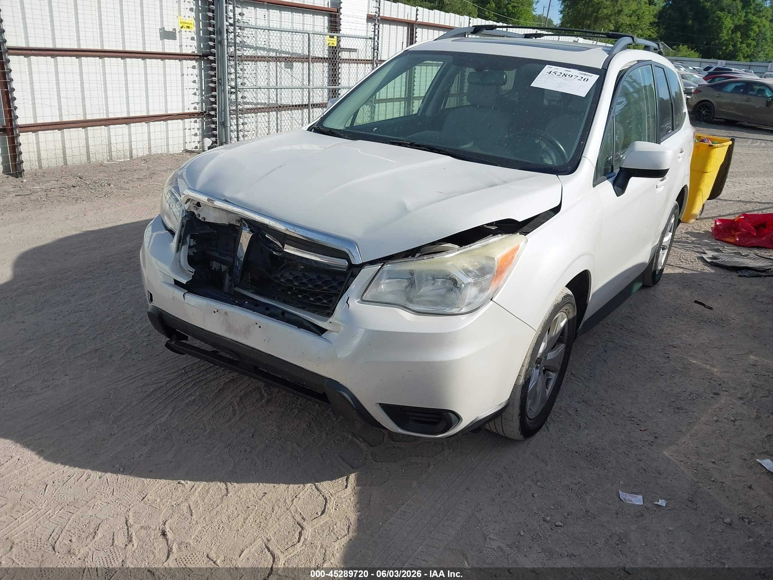 2014 Subaru Forester 2.5i Premium White vin: JF2SJAEC7EH486203
