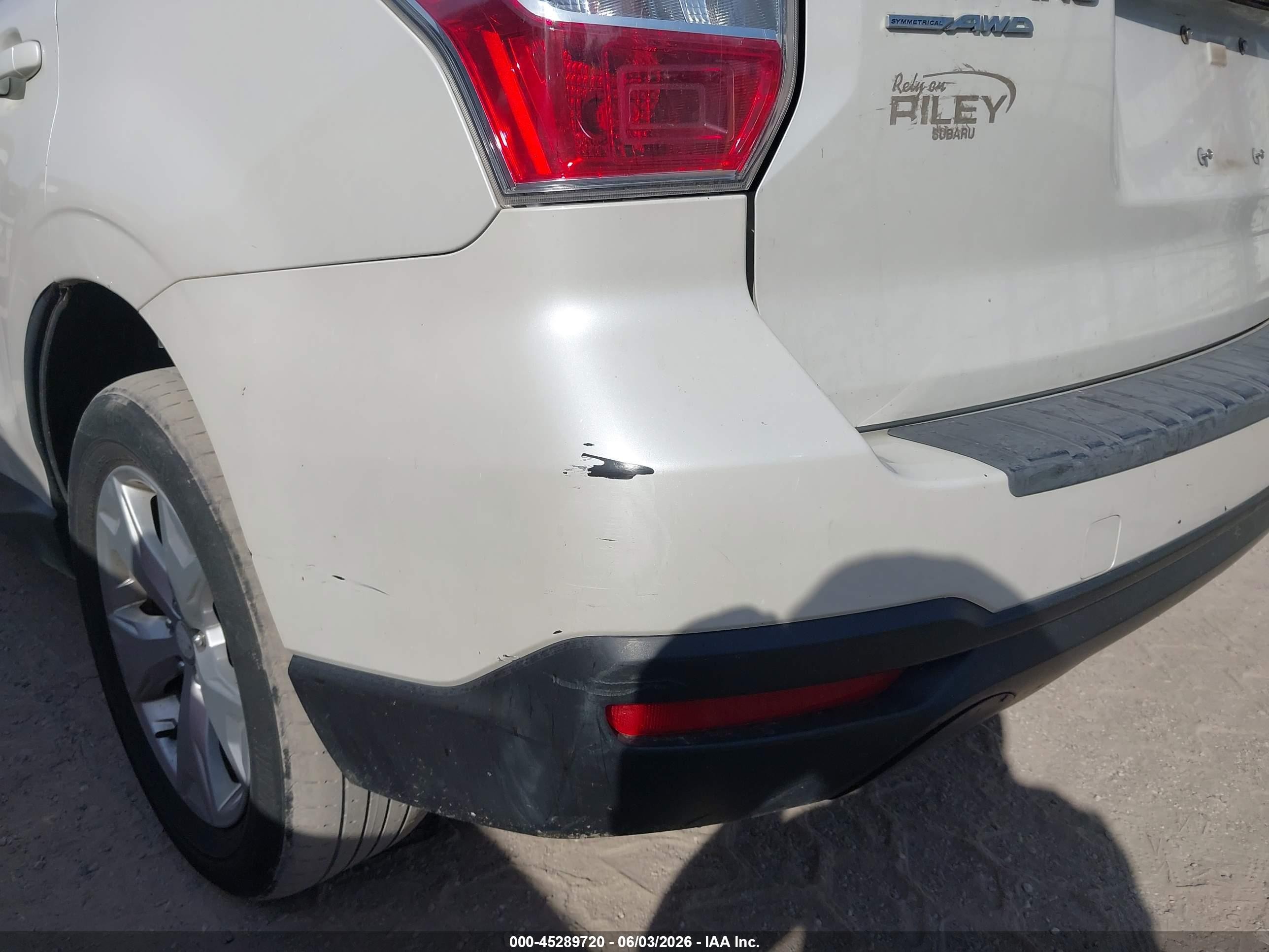2014 Subaru Forester 2.5i Premium White vin: JF2SJAEC7EH486203