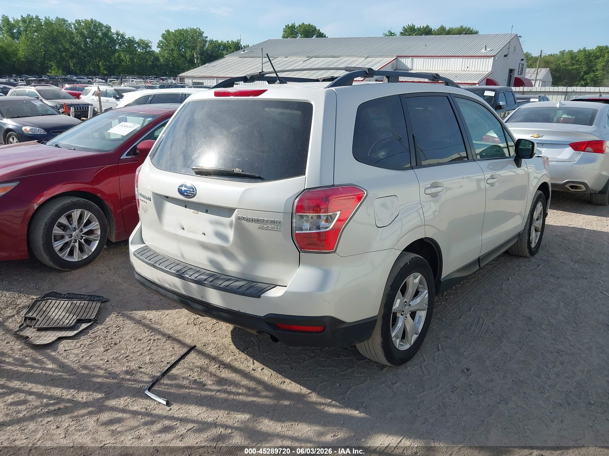 2014 Subaru Forester 2.5i Premium White vin: JF2SJAEC7EH486203