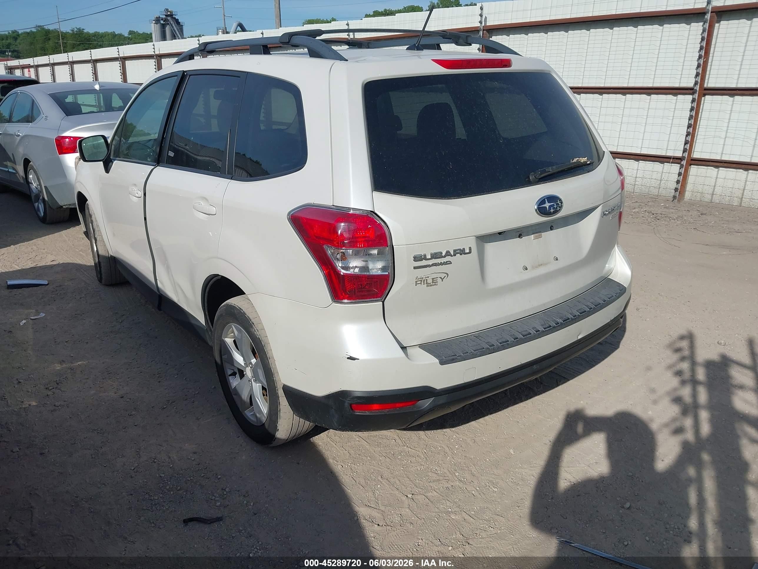 2014 Subaru Forester 2.5i Premium White vin: JF2SJAEC7EH486203
