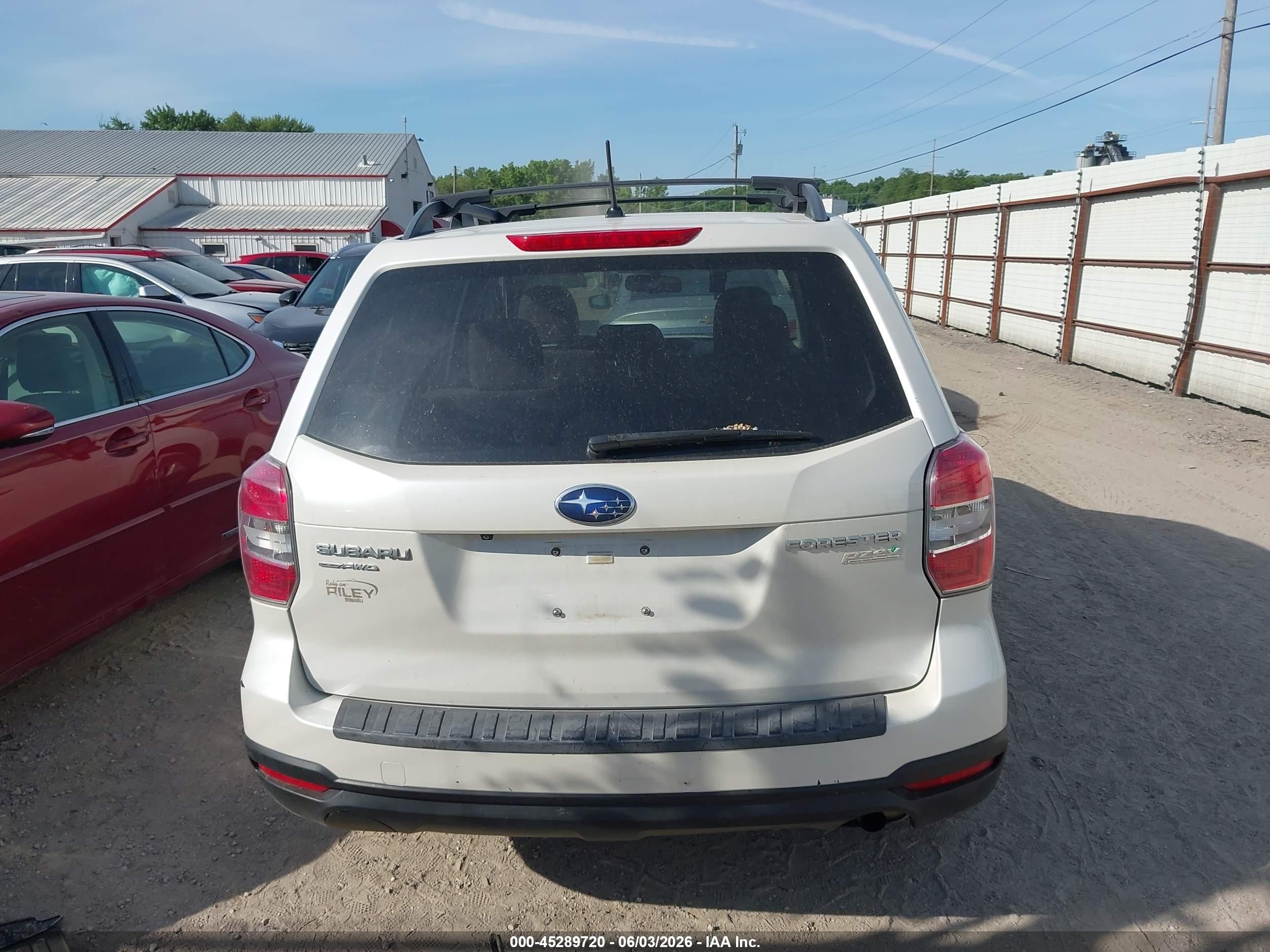 2014 Subaru Forester 2.5i Premium White vin: JF2SJAEC7EH486203