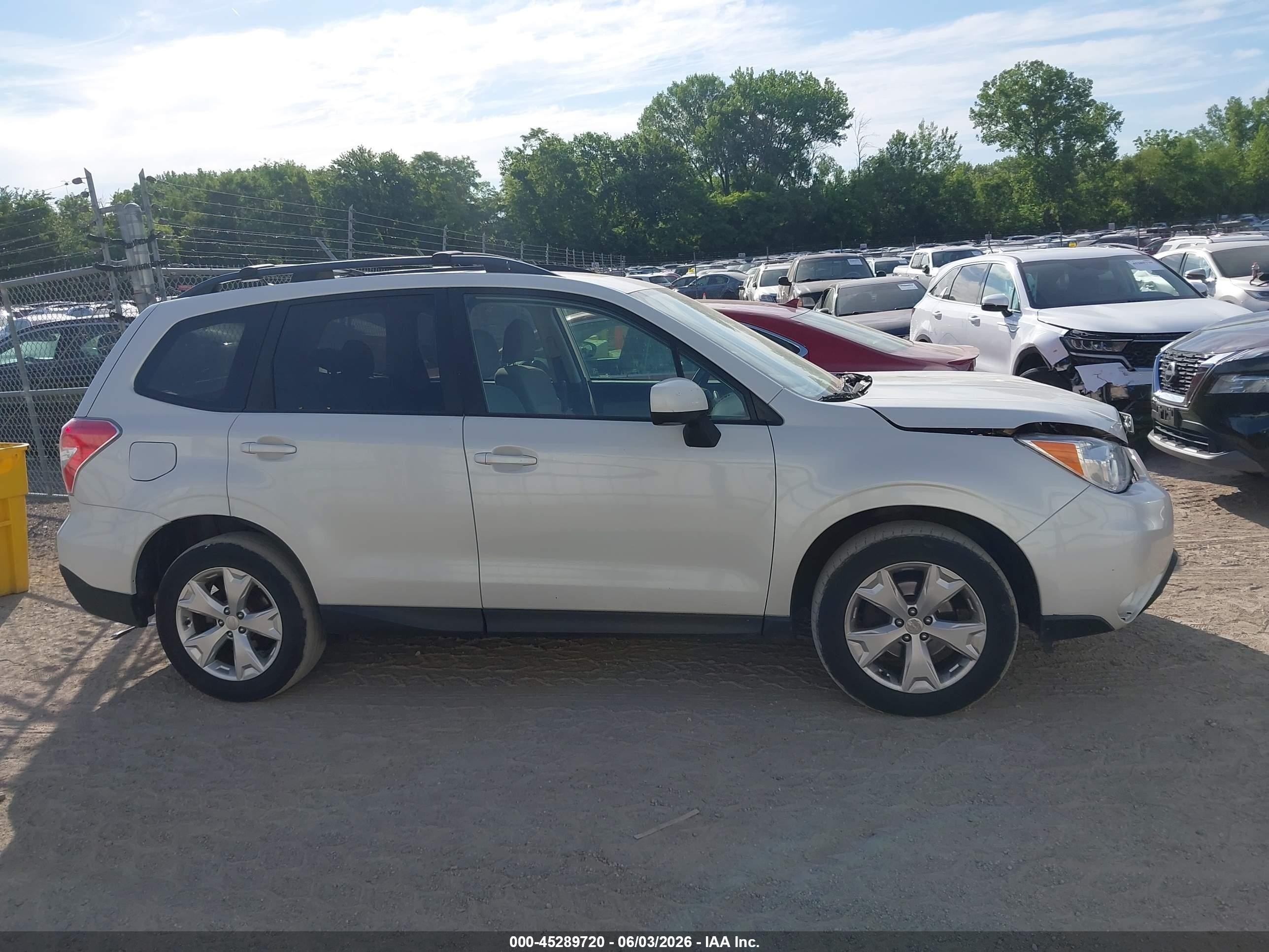 2014 Subaru Forester 2.5i Premium White vin: JF2SJAEC7EH486203