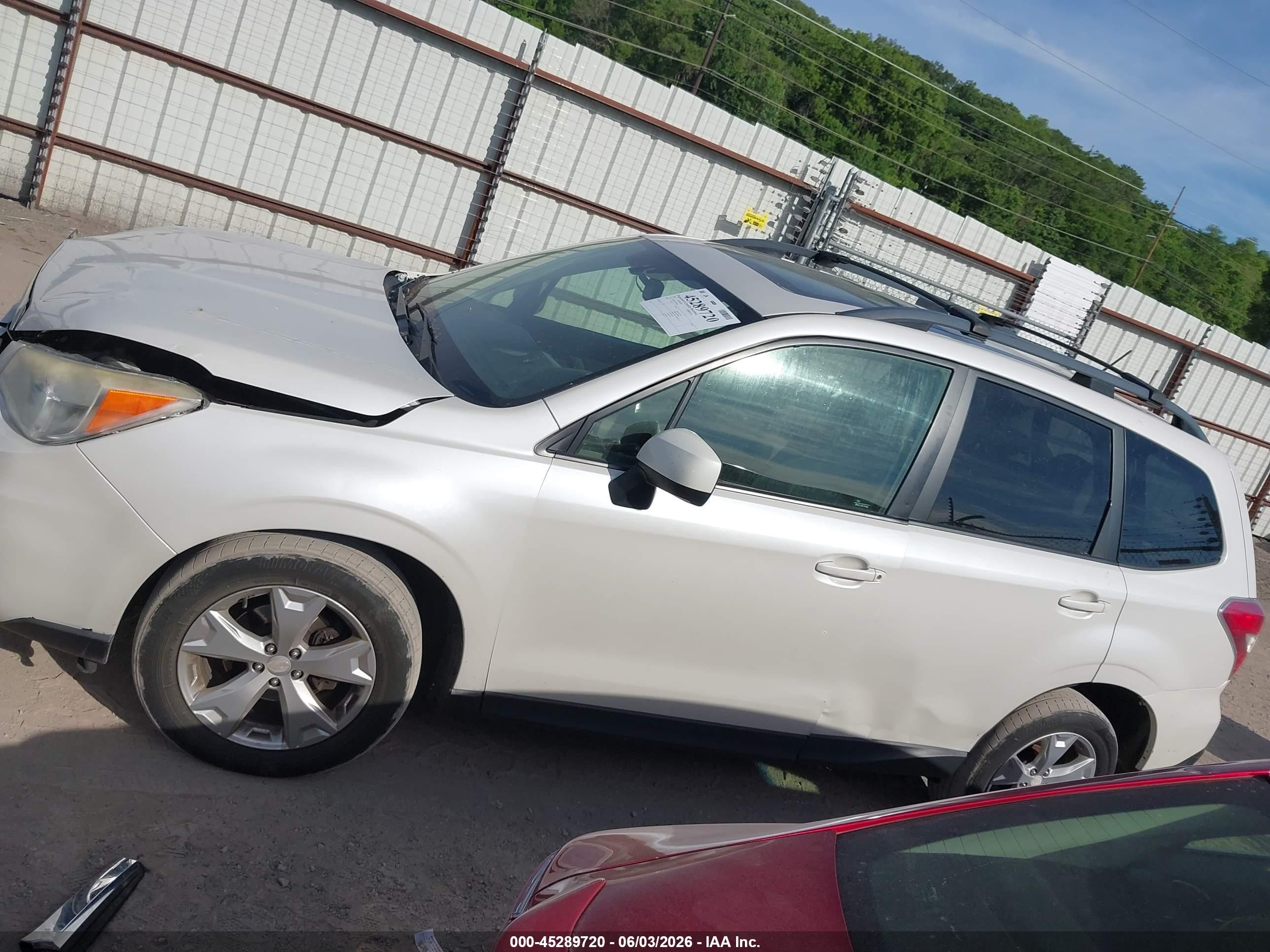 2014 Subaru Forester 2.5i Premium White vin: JF2SJAEC7EH486203