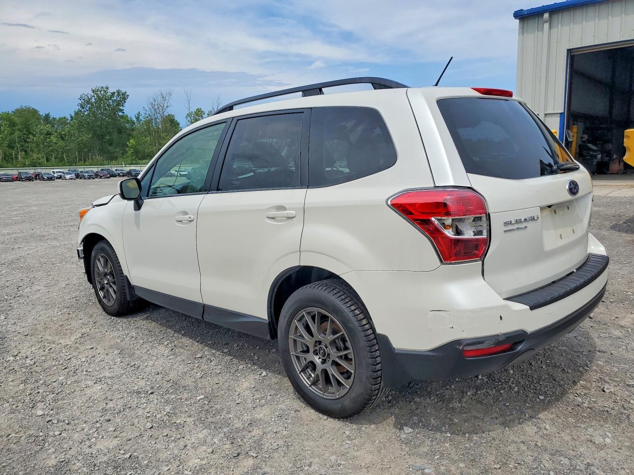 2014 Subaru Forester 2.5i Premium White vin: JF2SJAEC7EH494026