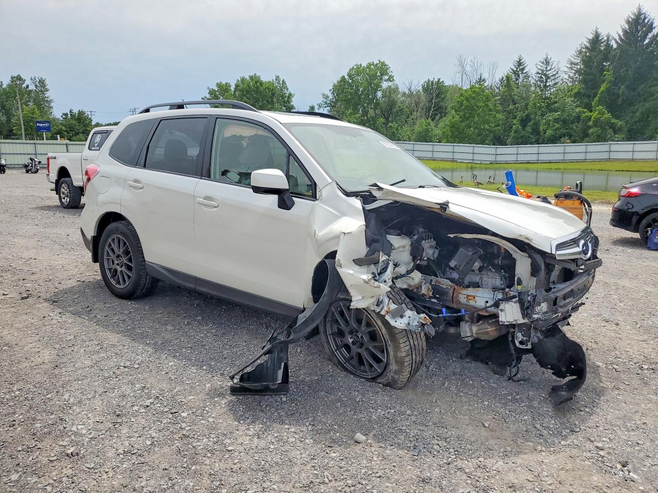 2014 Subaru Forester 2.5i Premium White vin: JF2SJAEC7EH494026