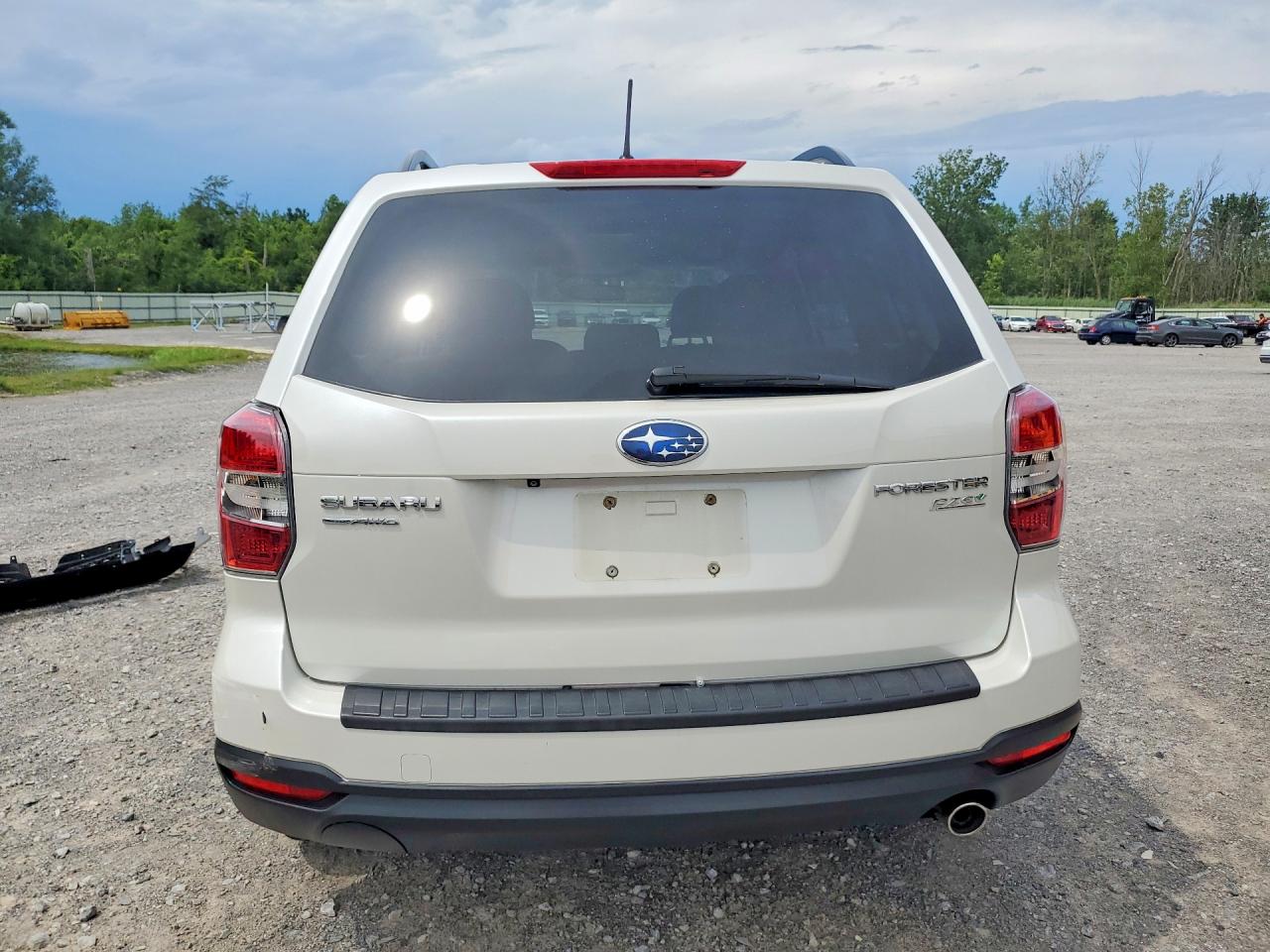 2014 Subaru Forester 2.5i Premium White vin: JF2SJAEC7EH494026