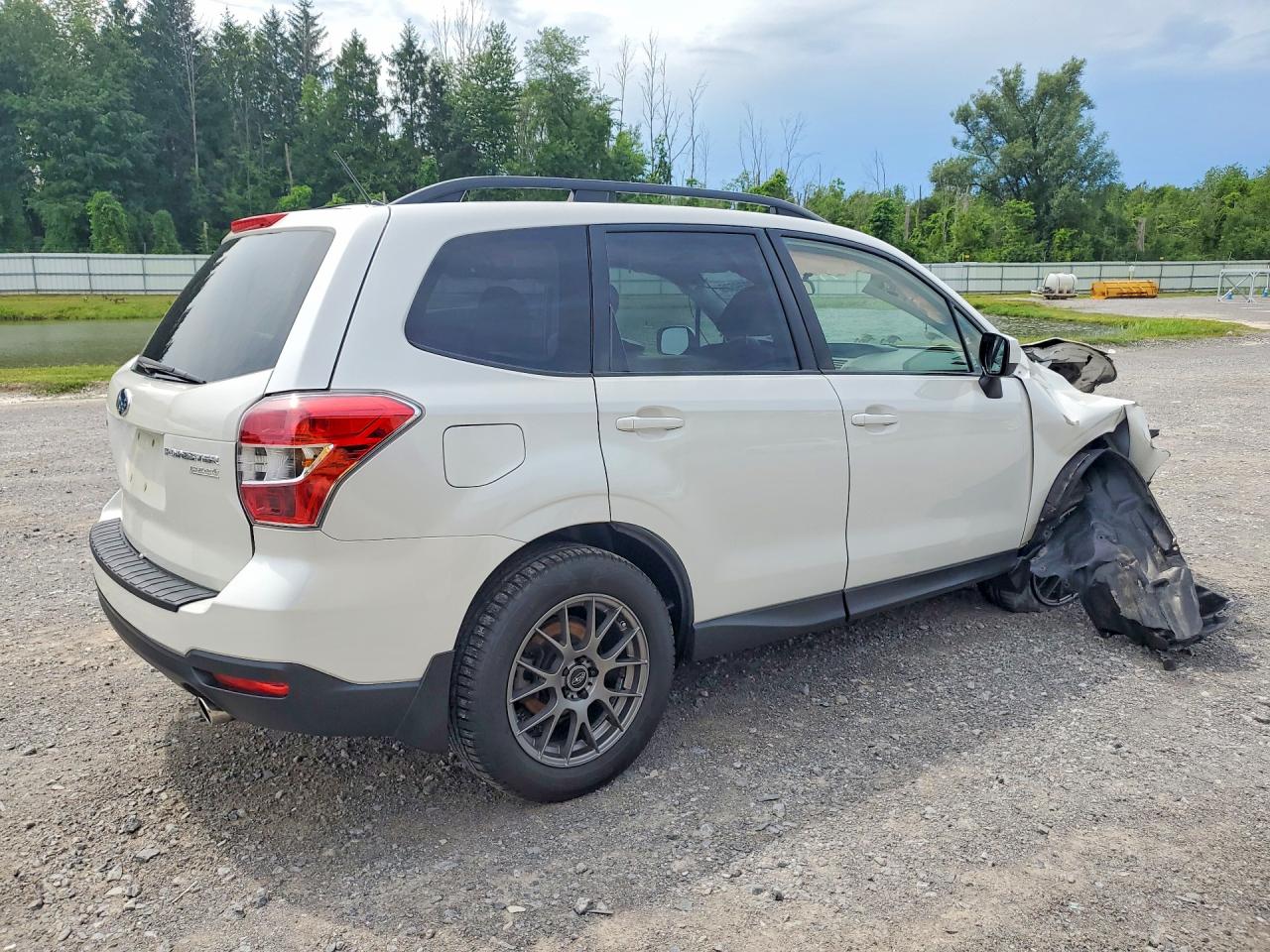 2014 Subaru Forester 2.5i Premium White vin: JF2SJAEC7EH494026