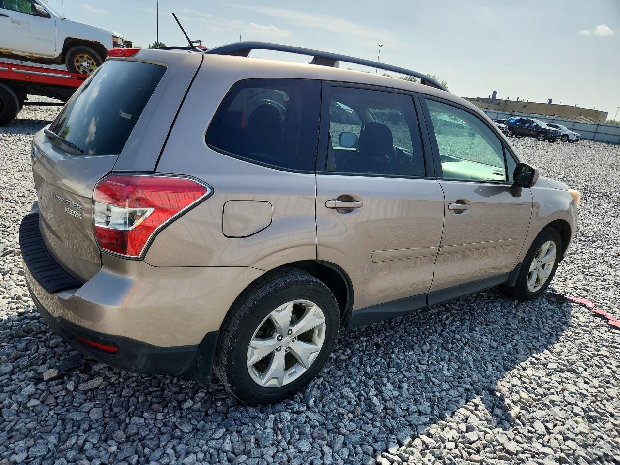 2014 Subaru Forester 2.5i Premium Золотой vin: JF2SJAEC8EH402034