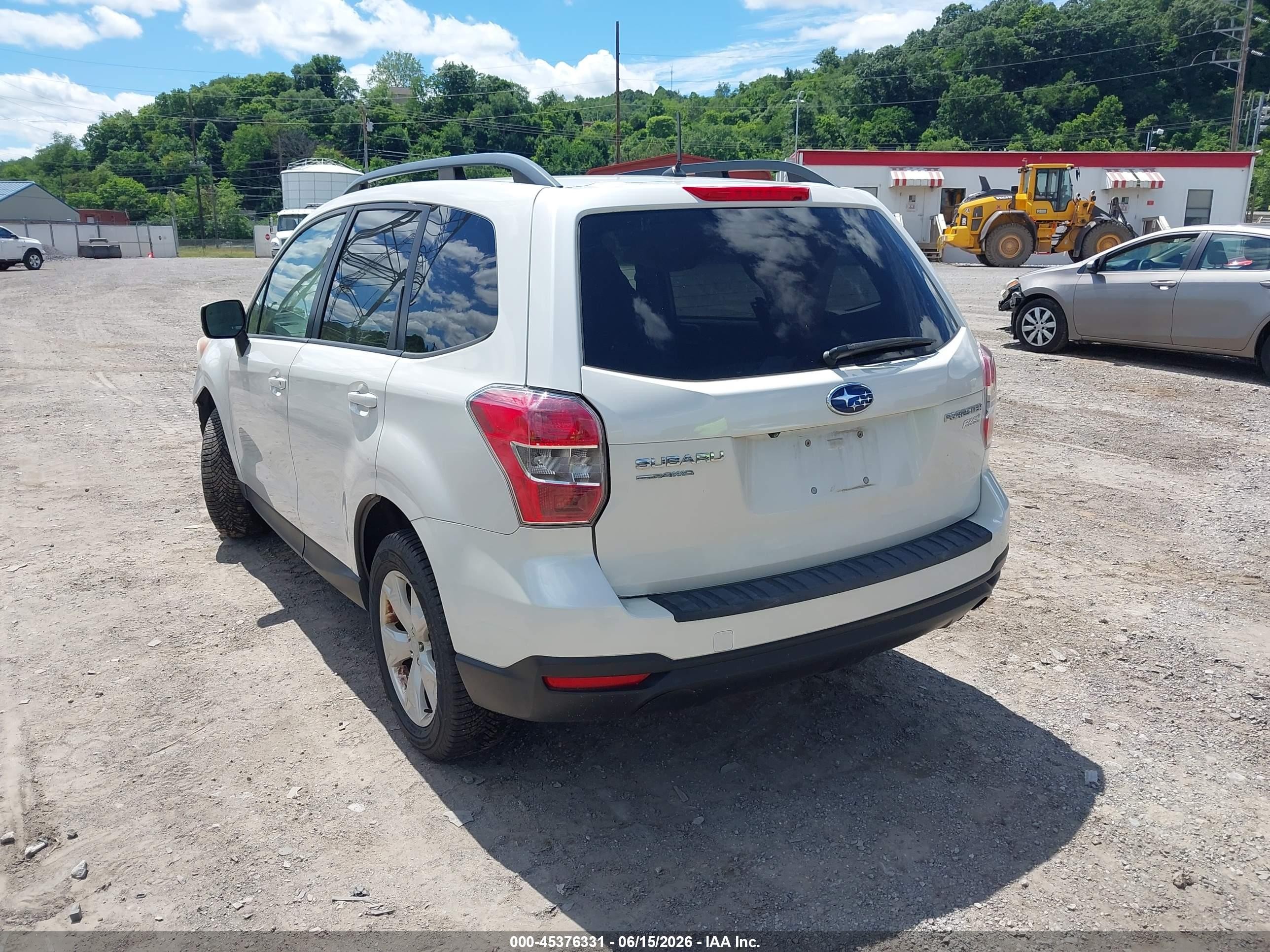 2014 Subaru Forester 2.5i Premium White vin: JF2SJAEC8EH453517