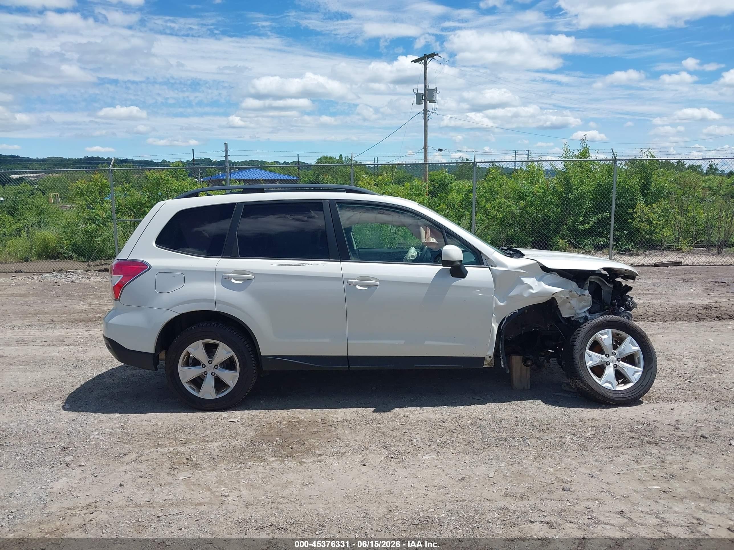 2014 Subaru Forester 2.5i Premium White vin: JF2SJAEC8EH453517
