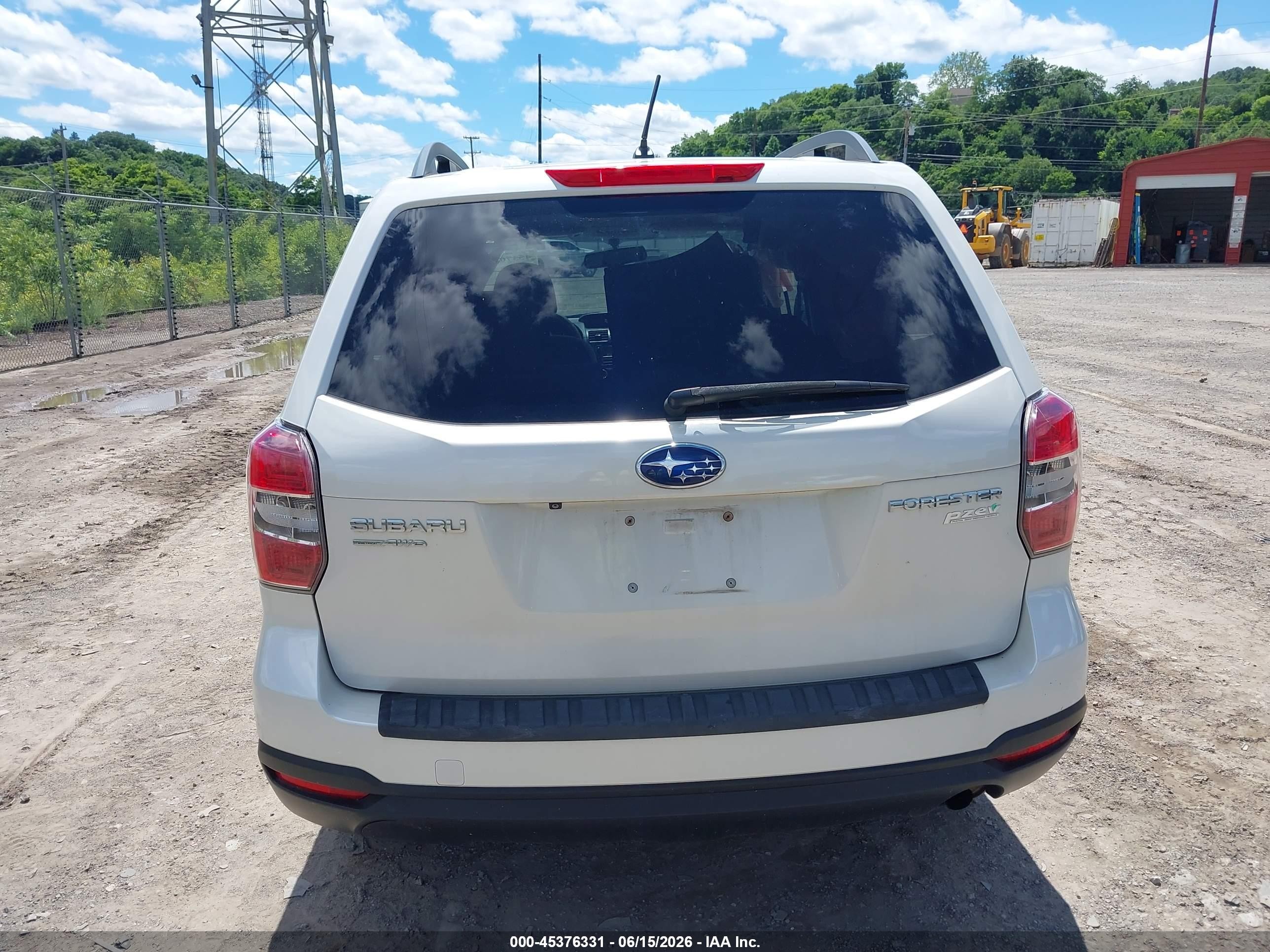 2014 Subaru Forester 2.5i Premium White vin: JF2SJAEC8EH453517