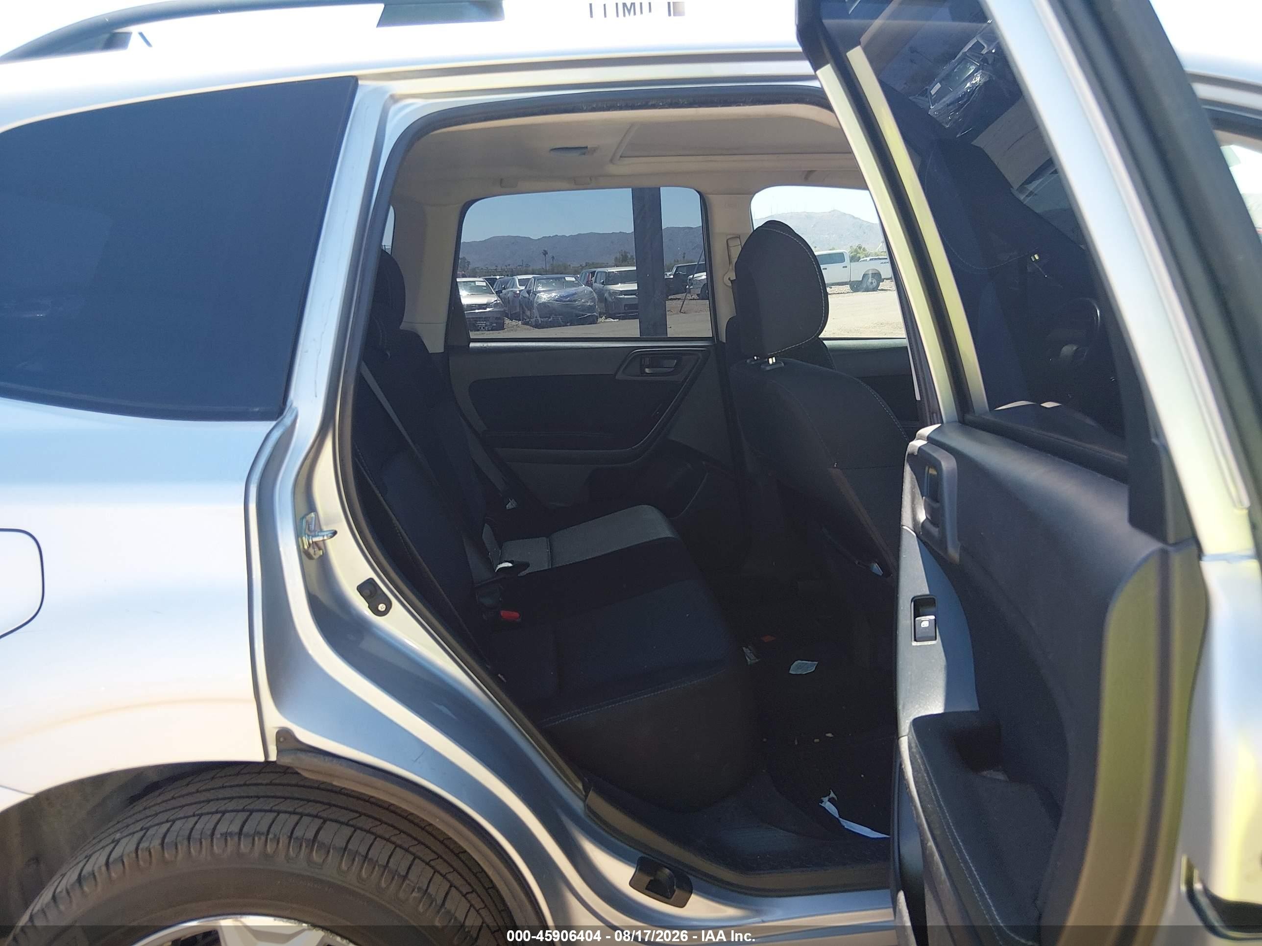 2014 Subaru Forester 2.5i Premium Silver vin: JF2SJAEC8EH463223
