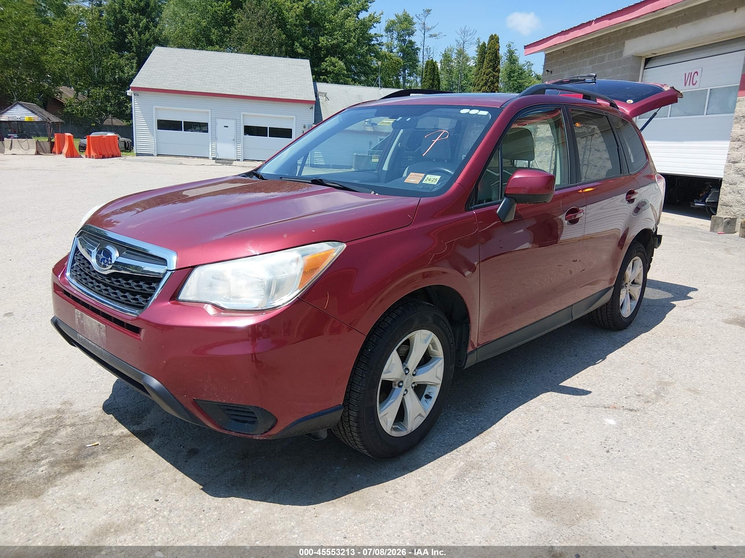 2014 Subaru Forester 2.5i Premium Red vin: JF2SJAEC8EH505017