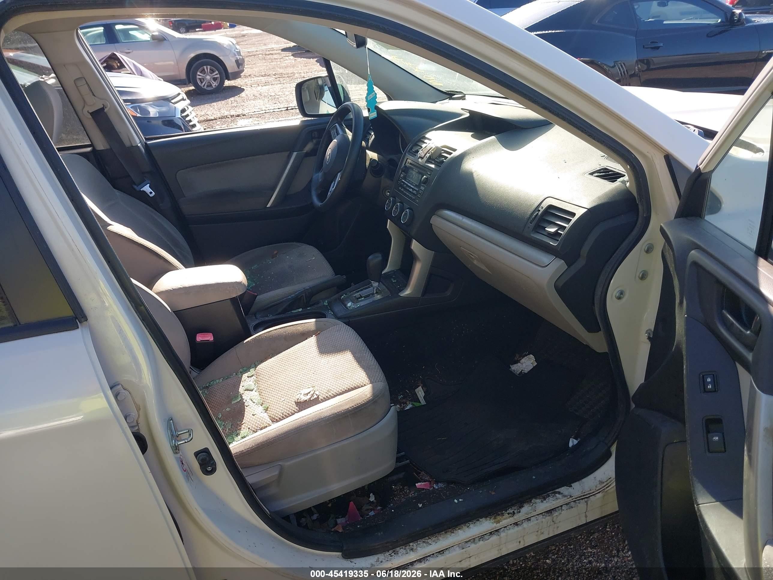 2014 Subaru Forester 2.5i Premium White vin: JF2SJAEC8EH511075
