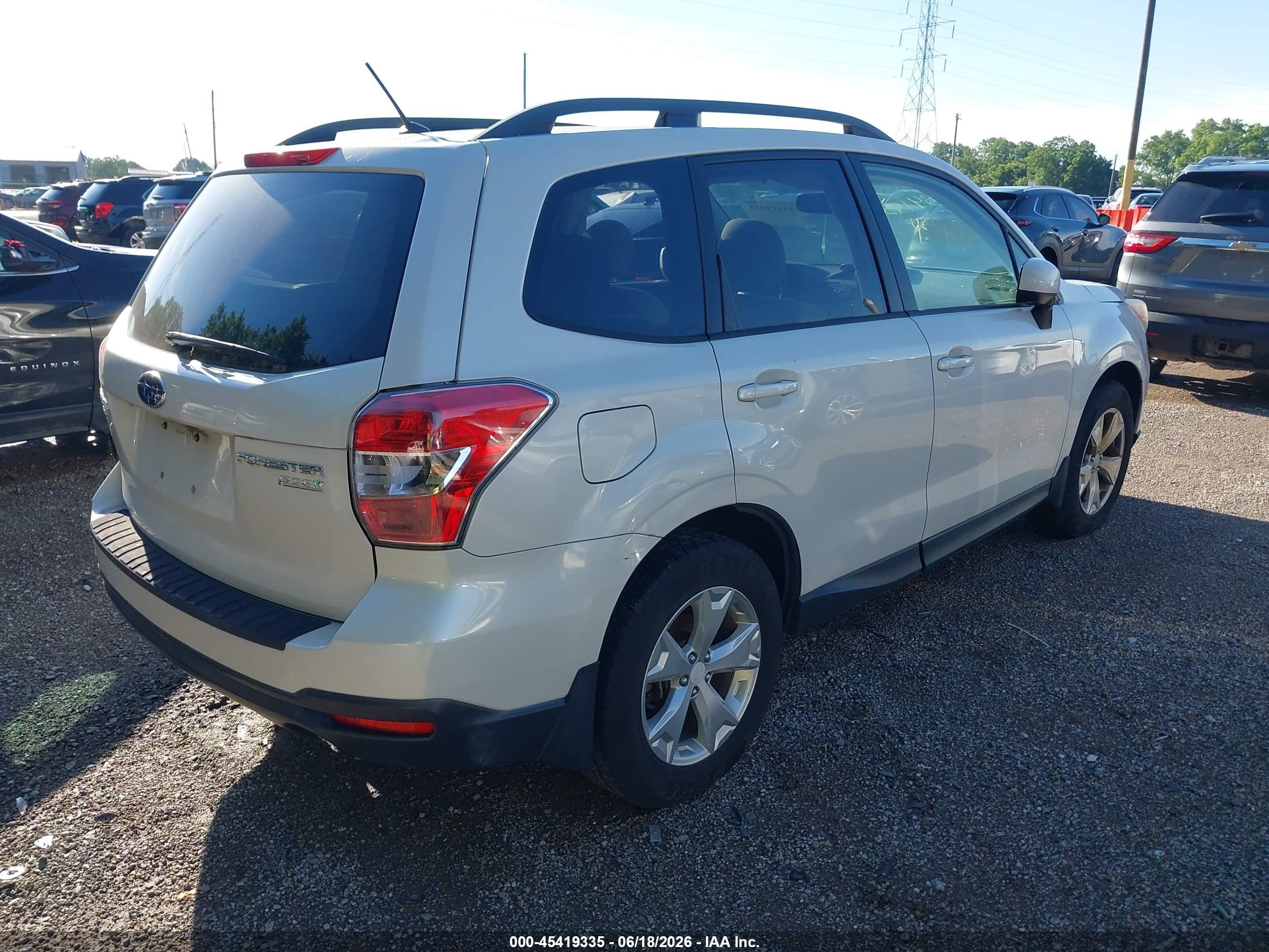 2014 Subaru Forester 2.5i Premium White vin: JF2SJAEC8EH511075