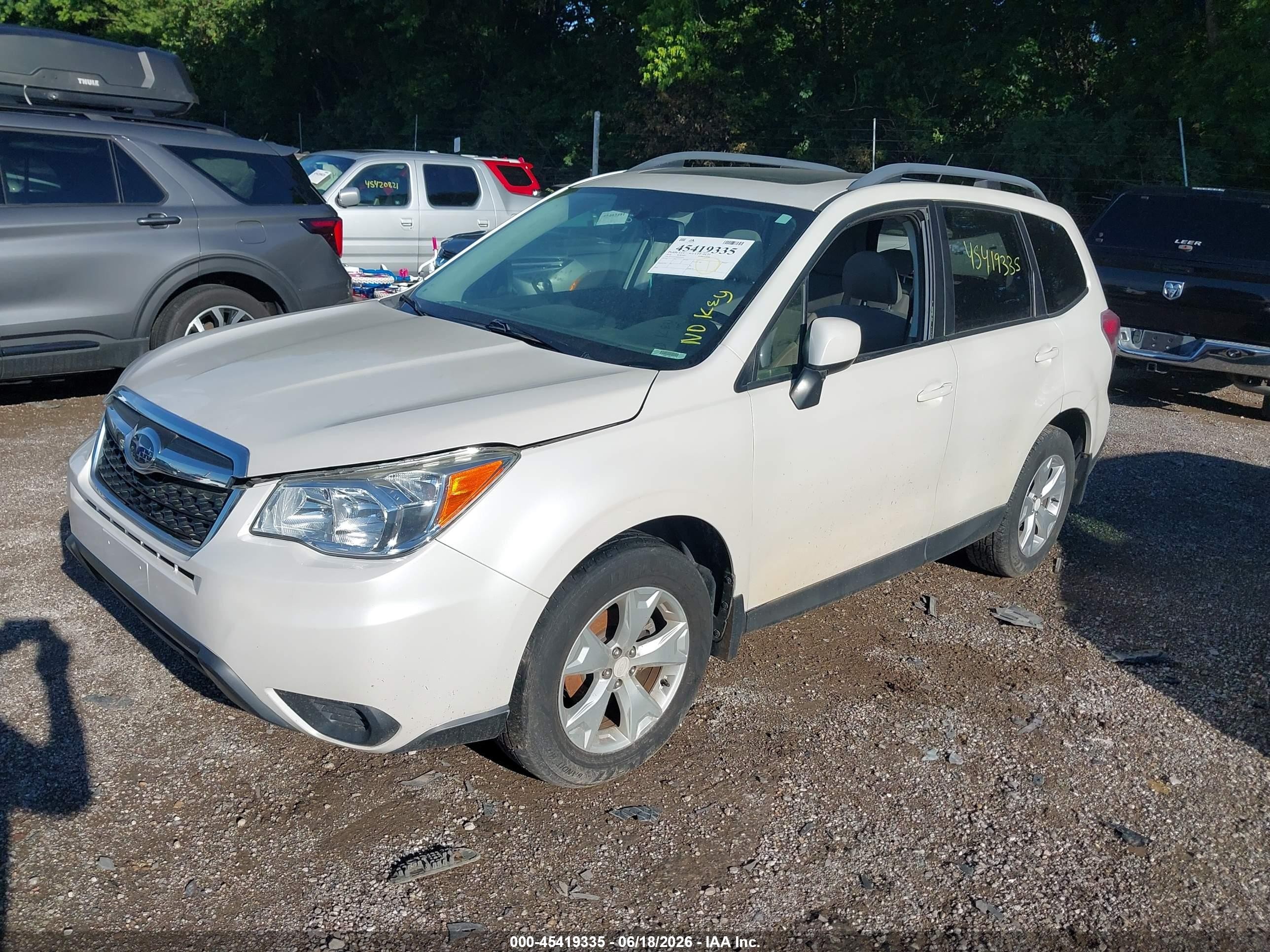 2014 Subaru Forester 2.5i Premium White vin: JF2SJAEC8EH511075