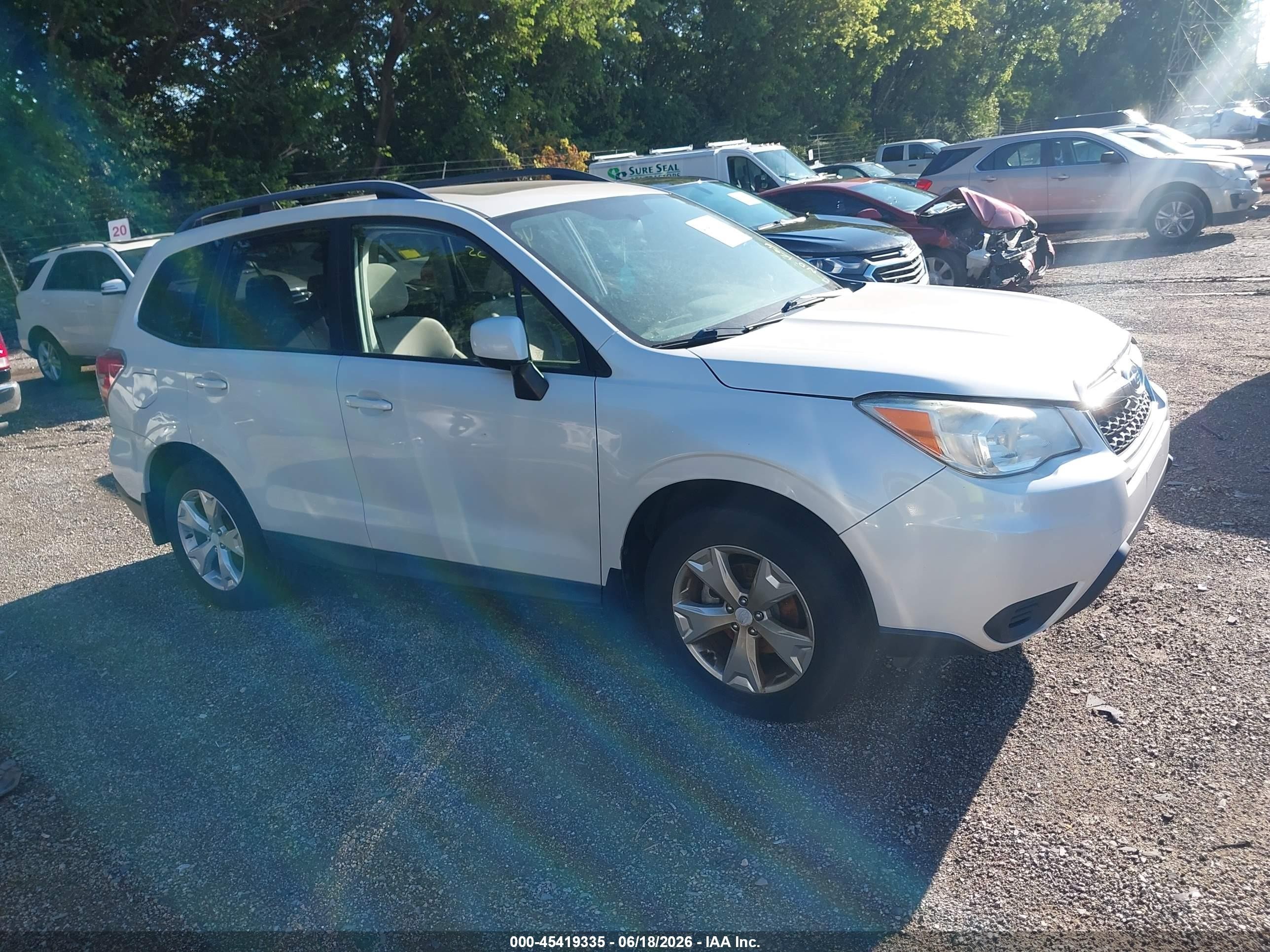 2014 Subaru Forester 2.5i Premium White vin: JF2SJAEC8EH511075