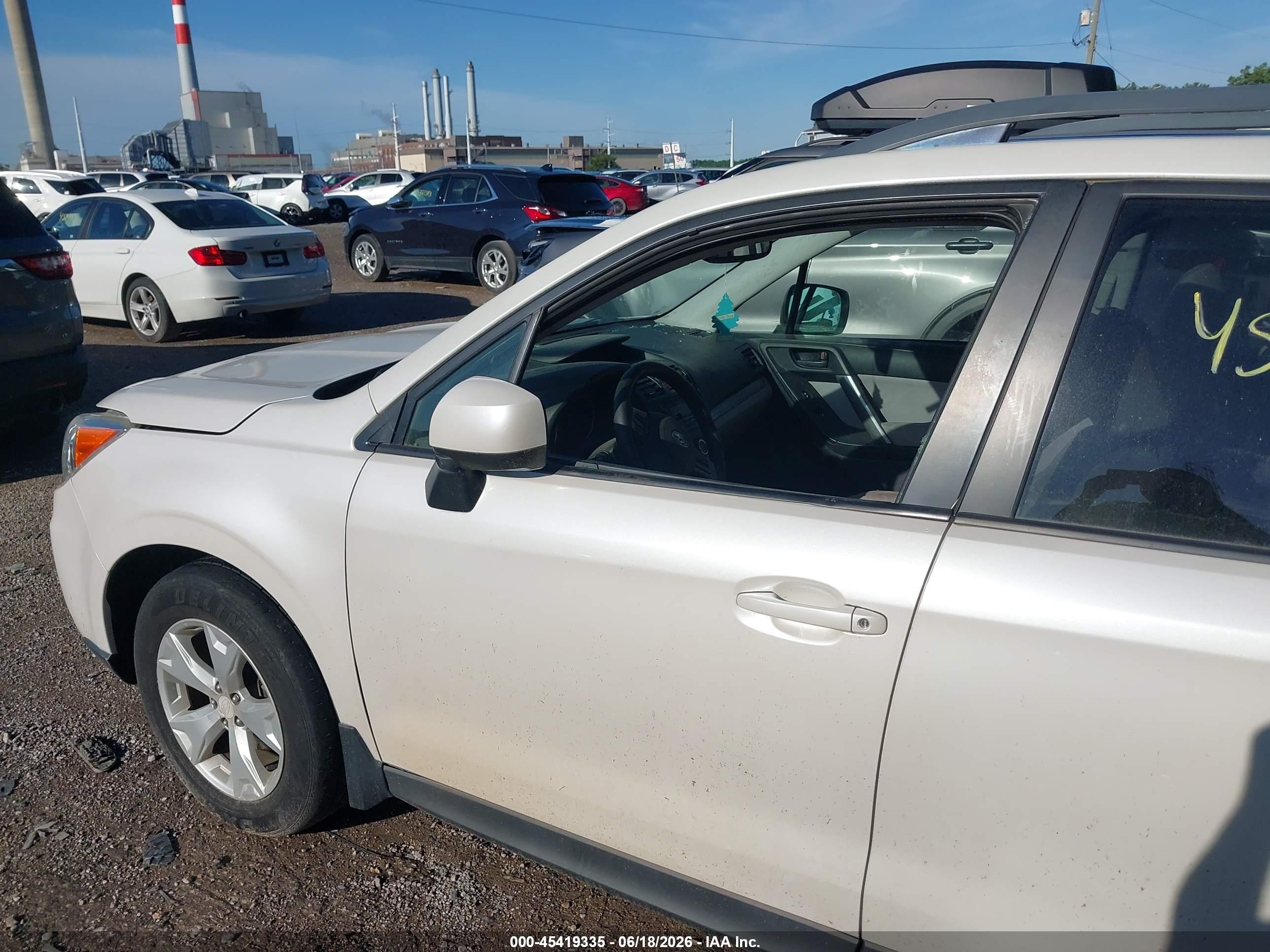 2014 Subaru Forester 2.5i Premium White vin: JF2SJAEC8EH511075