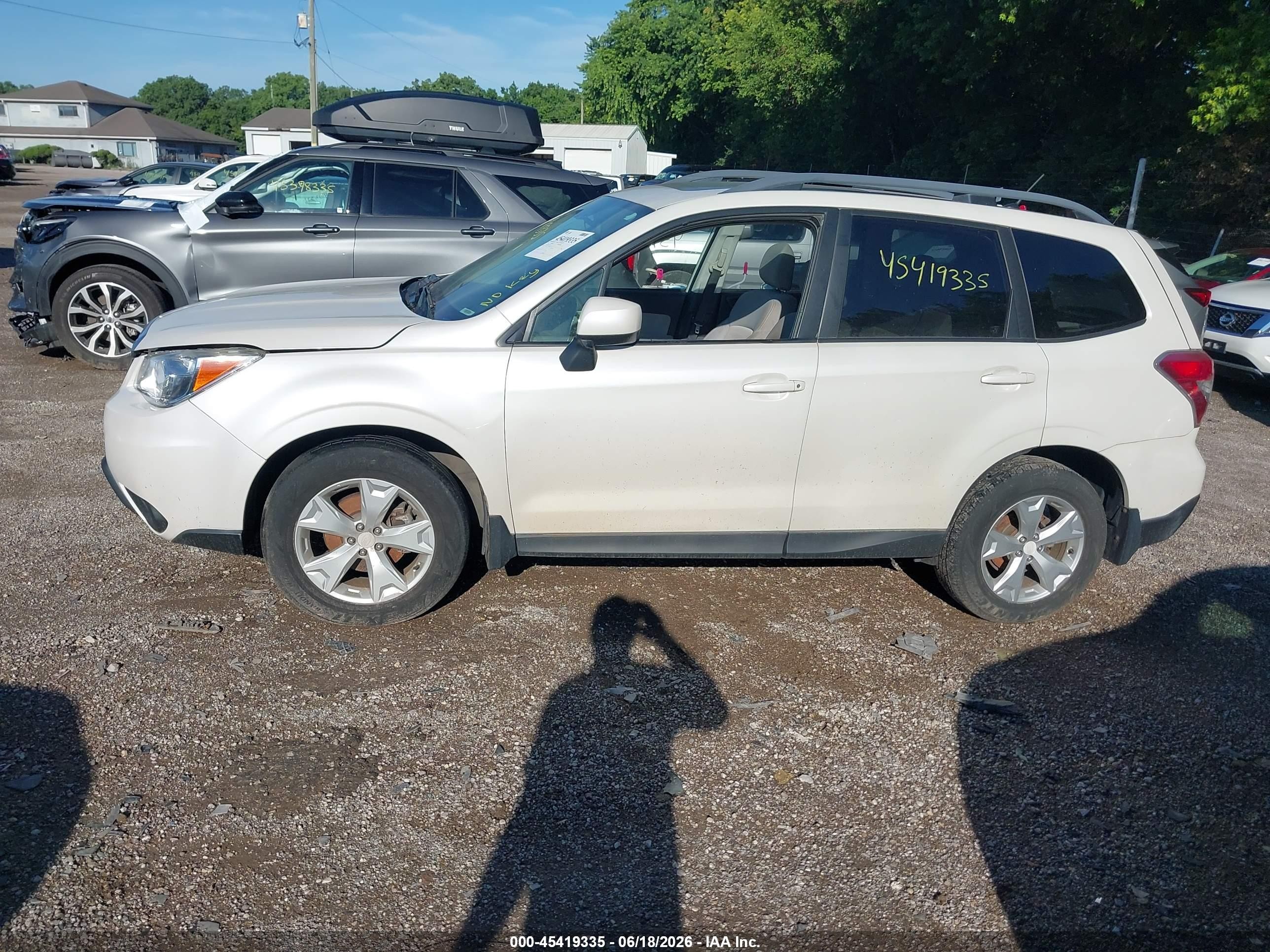 2014 Subaru Forester 2.5i Premium White vin: JF2SJAEC8EH511075