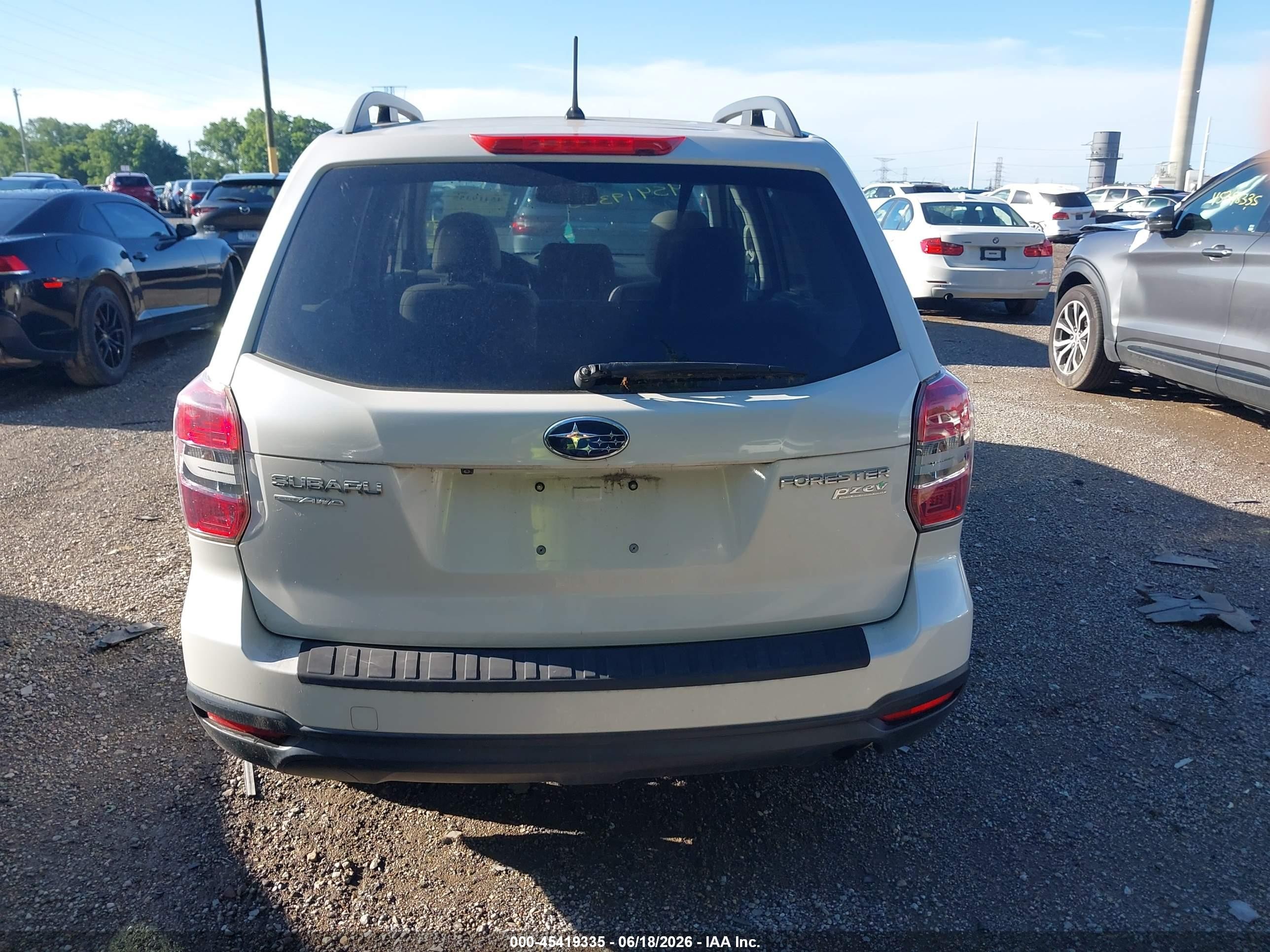 2014 Subaru Forester 2.5i Premium White vin: JF2SJAEC8EH511075