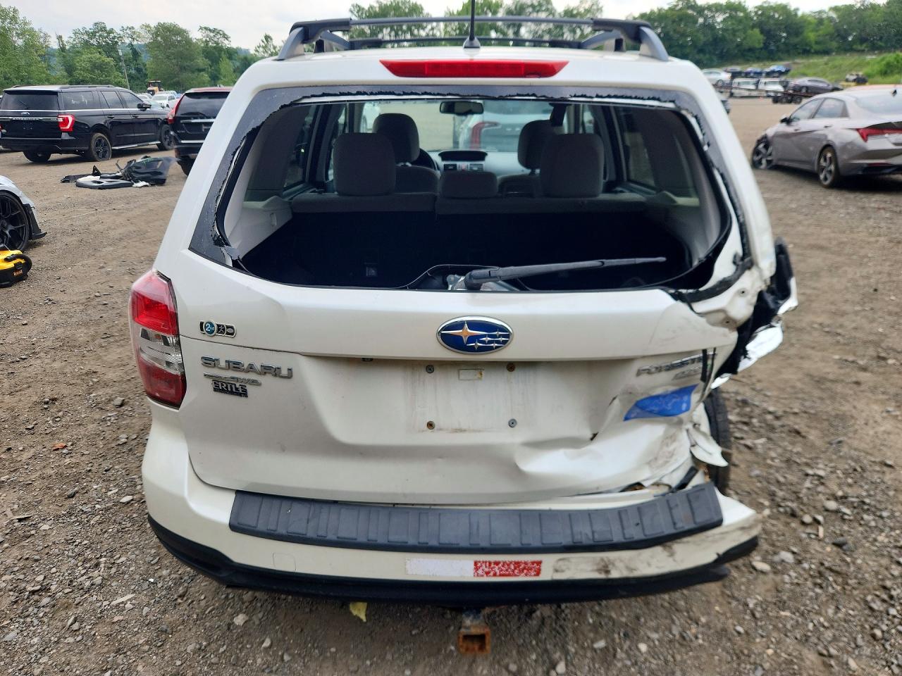2014 Subaru Forester 2.5i Premium White vin: JF2SJAEC8EH537756
