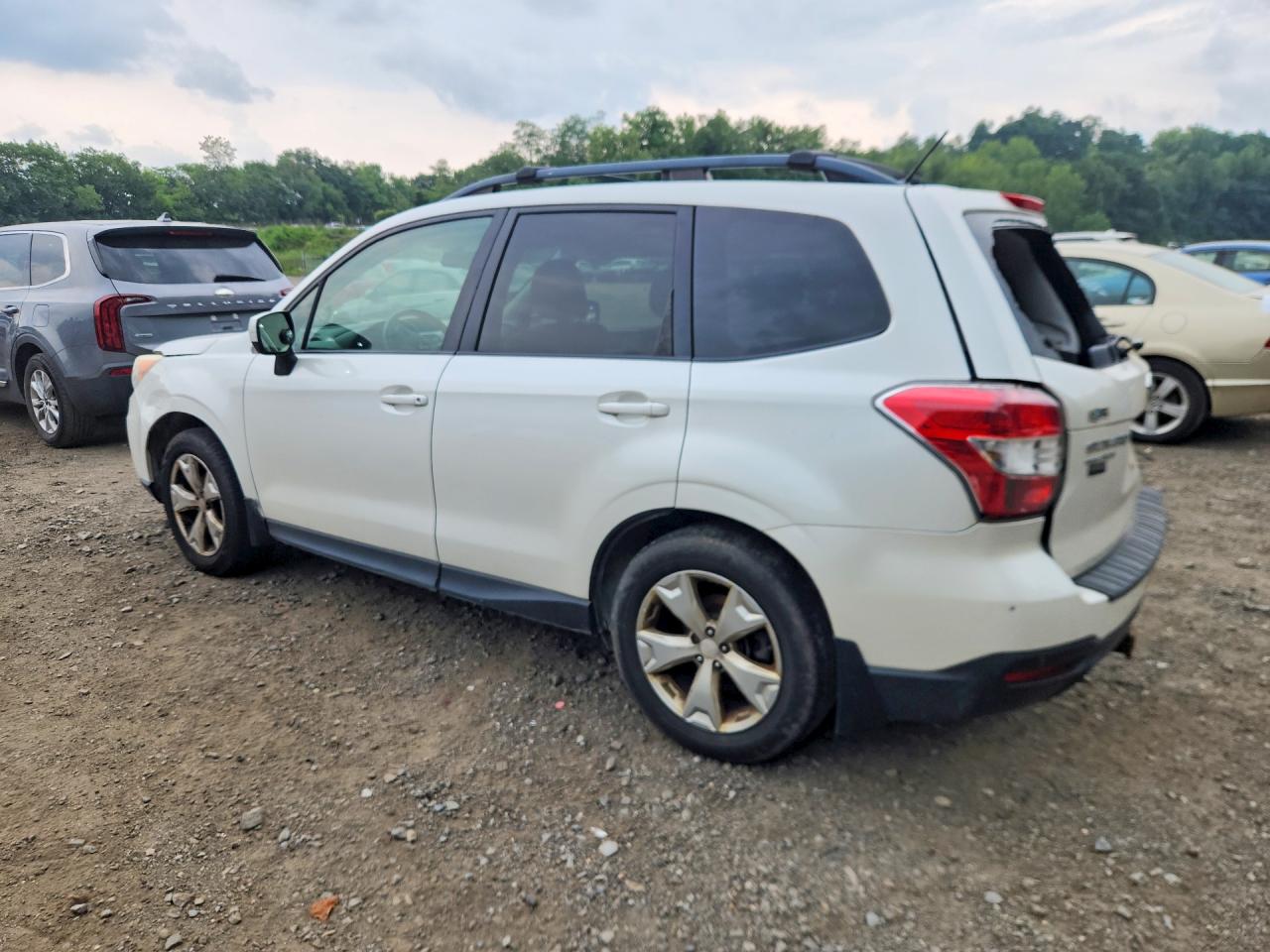 2014 Subaru Forester 2.5i Premium White vin: JF2SJAEC8EH537756