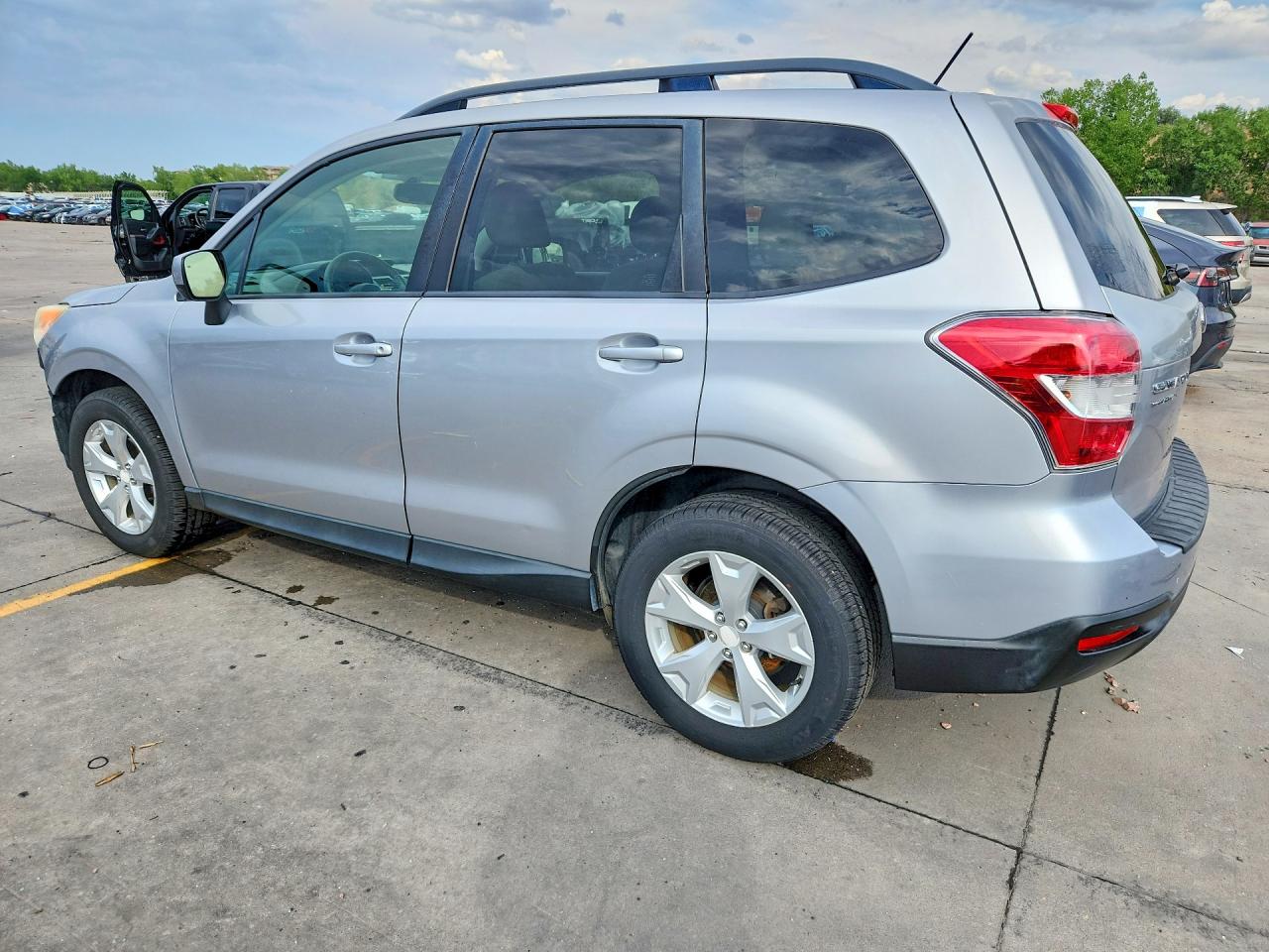 2014 Subaru Forester 2.5i Premium Серебряный vin: JF2SJAEC8EH557005