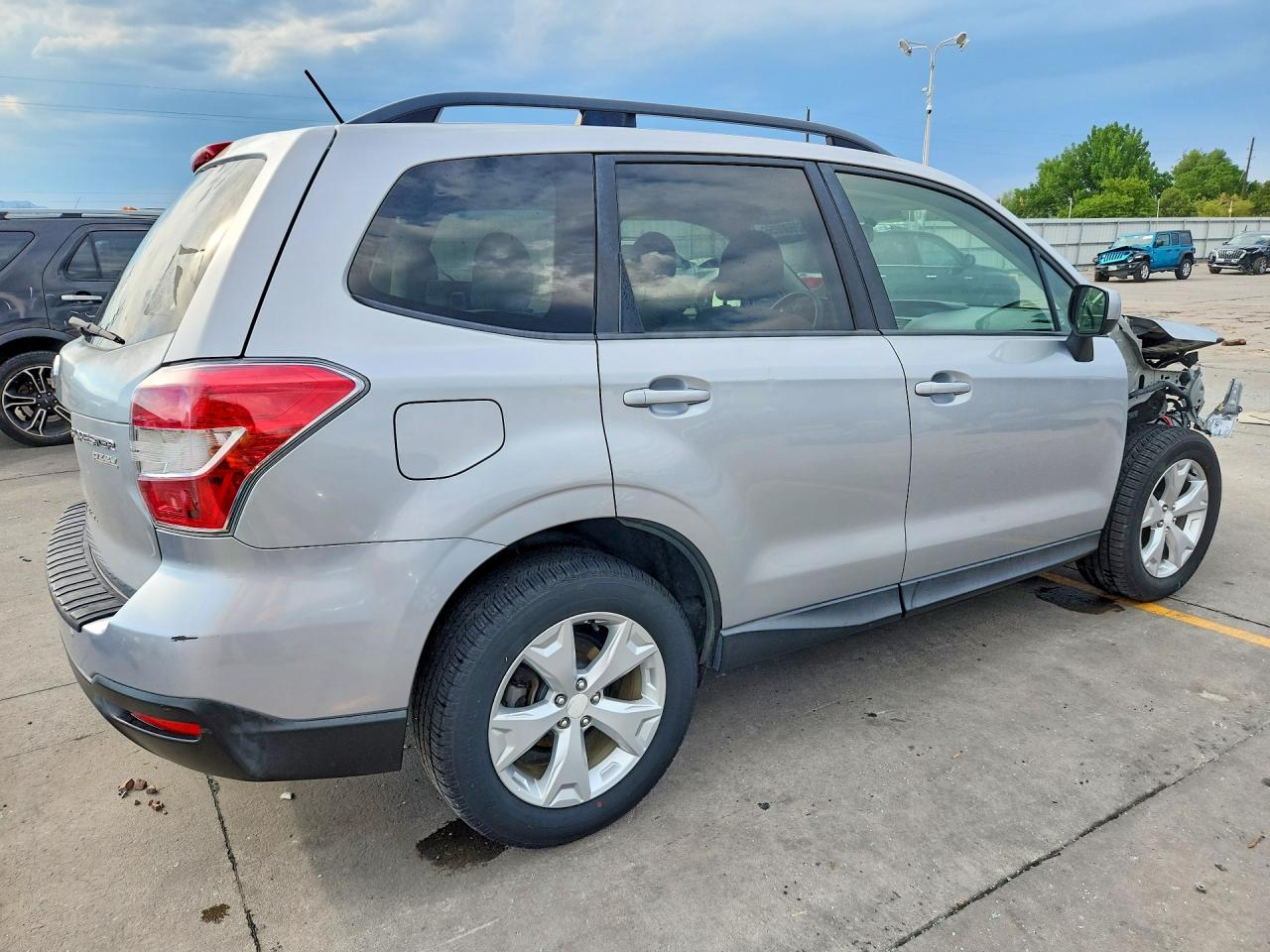 2014 Subaru Forester 2.5i Premium Серебряный vin: JF2SJAEC8EH557005