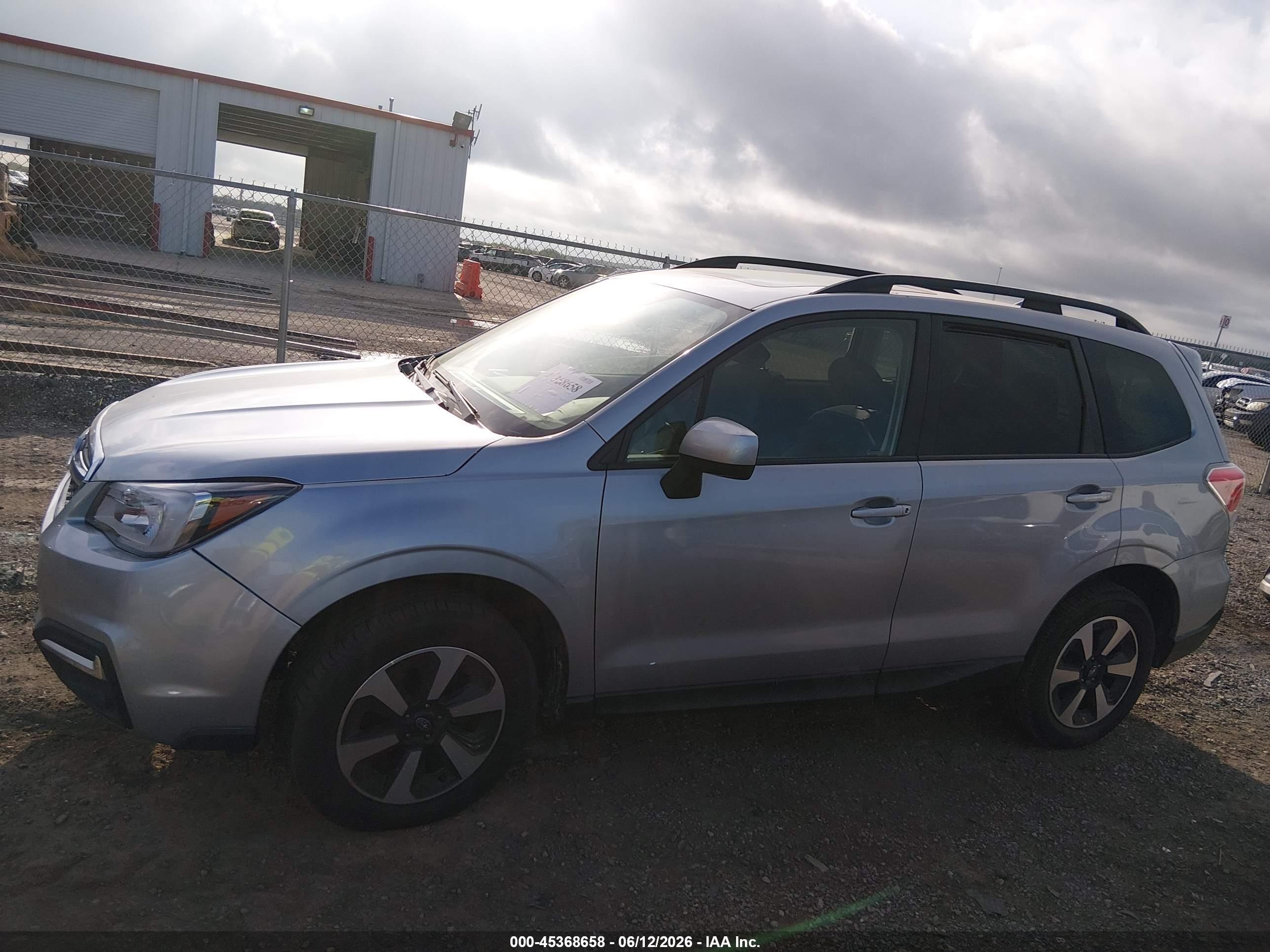 2017 Subaru Forester 2.5i Premium Light Blue vin: JF2SJAEC8HH431070
