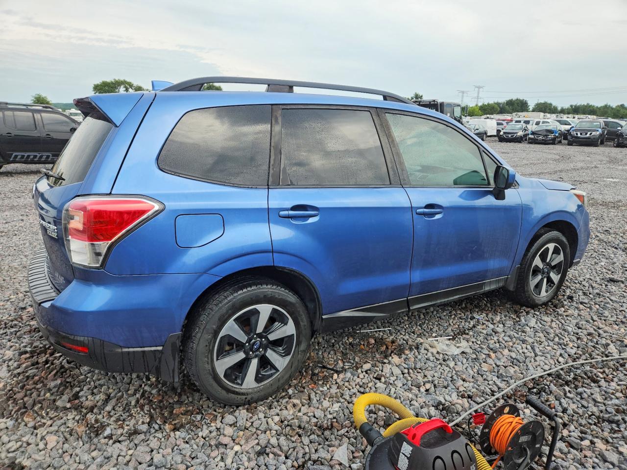 2017 Subaru Forester 2.5i Premium Синий vin: JF2SJAEC8HH495187