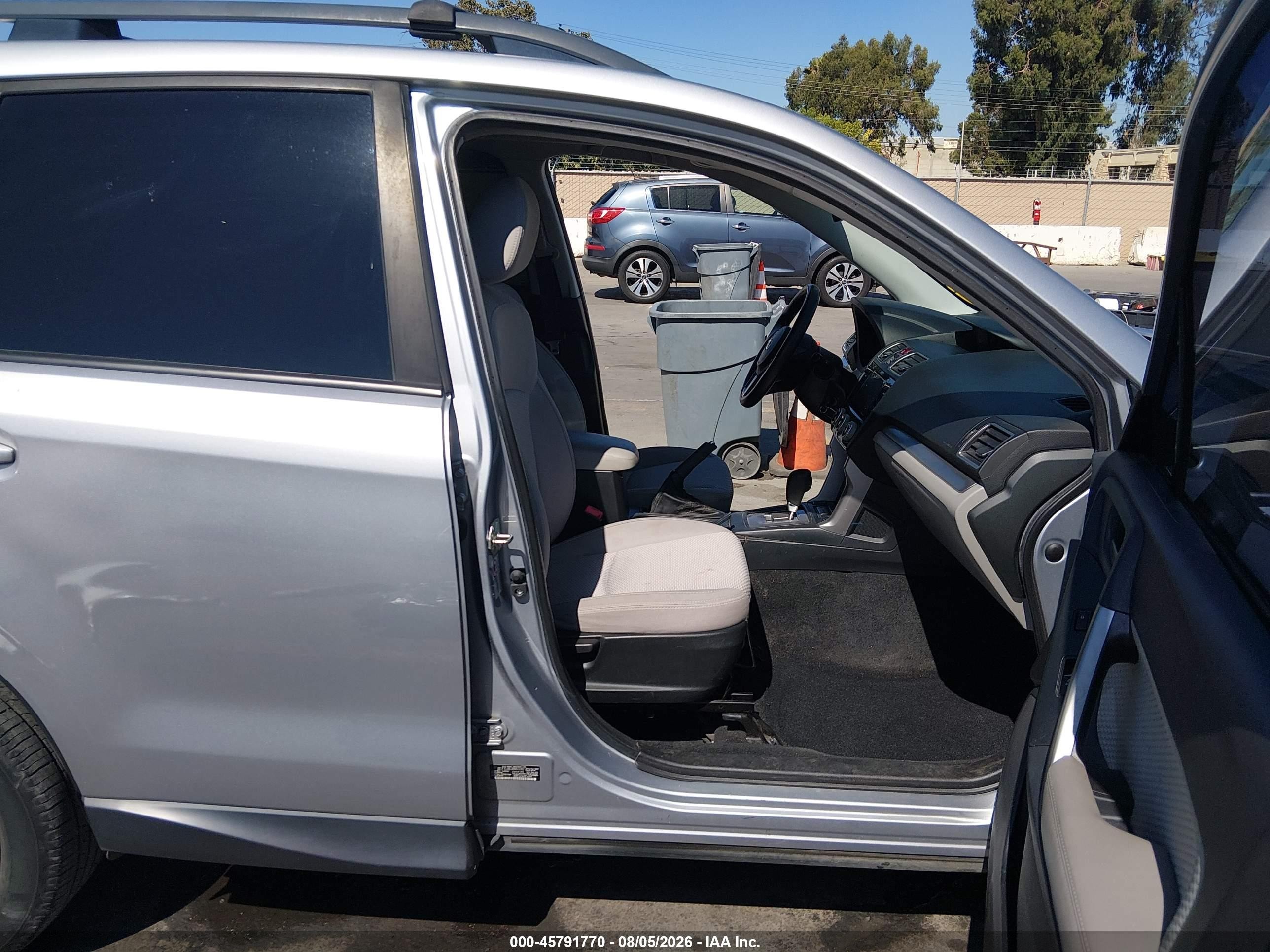 2017 Subaru Forester 2.5i Premium Silver vin: JF2SJAEC8HH512392