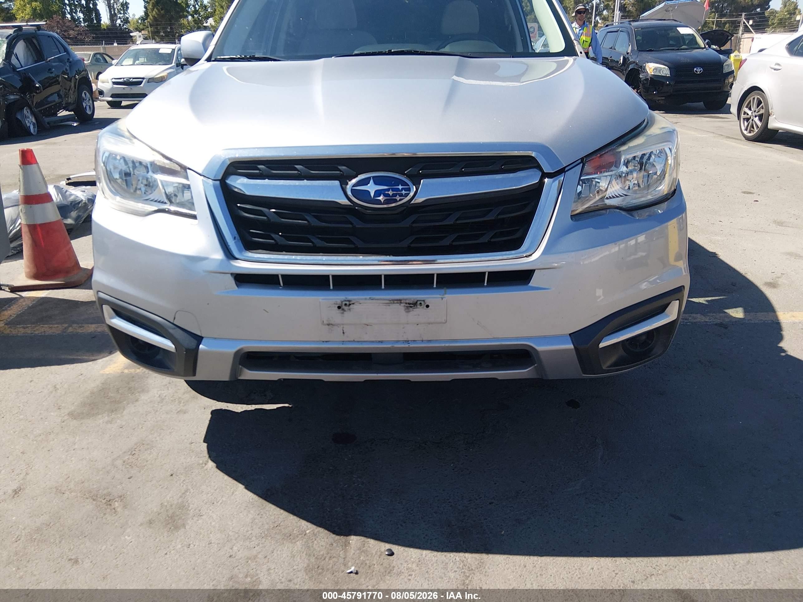 2017 Subaru Forester 2.5i Premium Silver vin: JF2SJAEC8HH512392