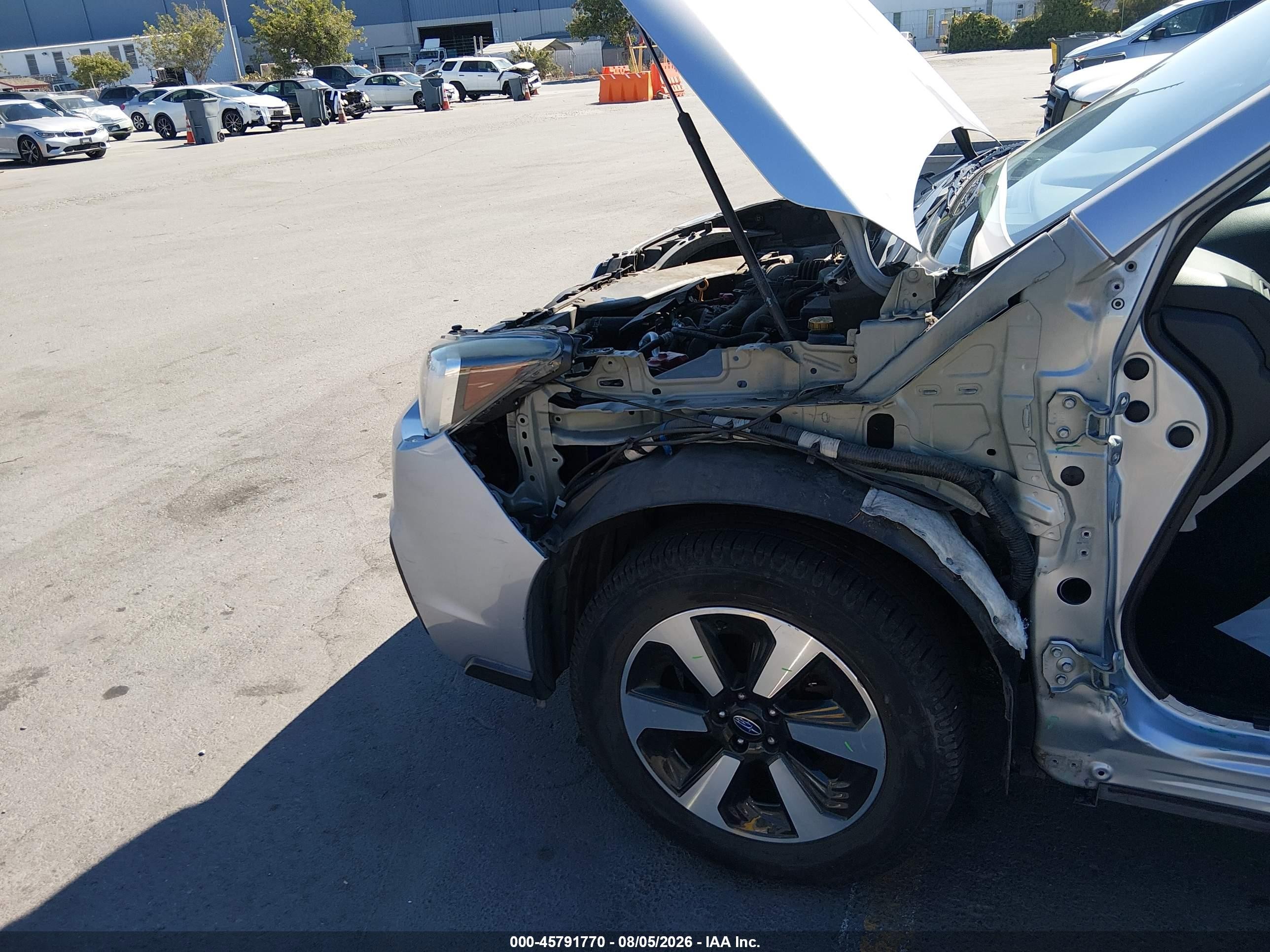 2017 Subaru Forester 2.5i Premium Silver vin: JF2SJAEC8HH512392